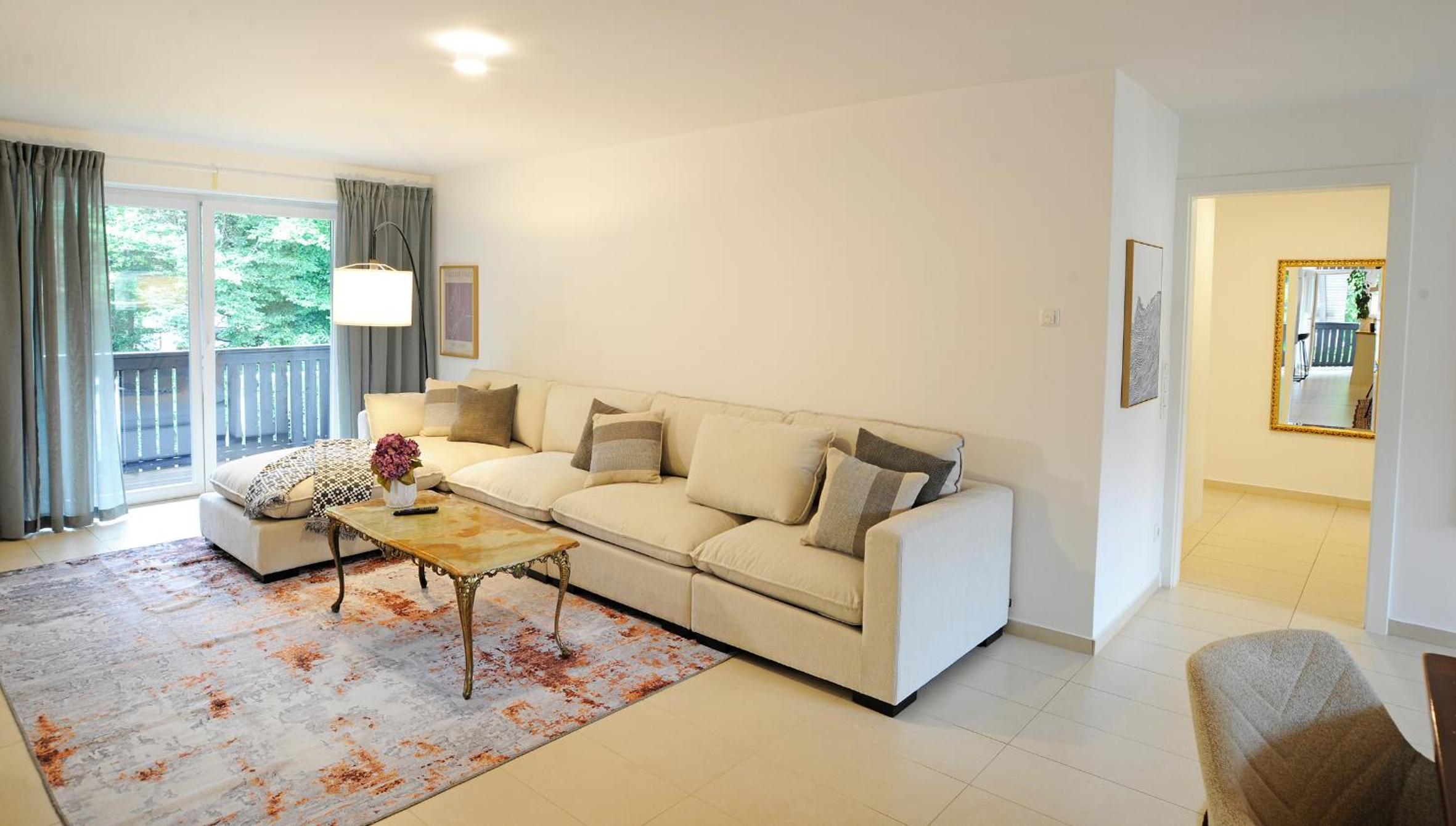 160qm Wohnung mit Balkon nahe Salzburg - Freilassing 2 Schlafzimmer, 2 Bäder