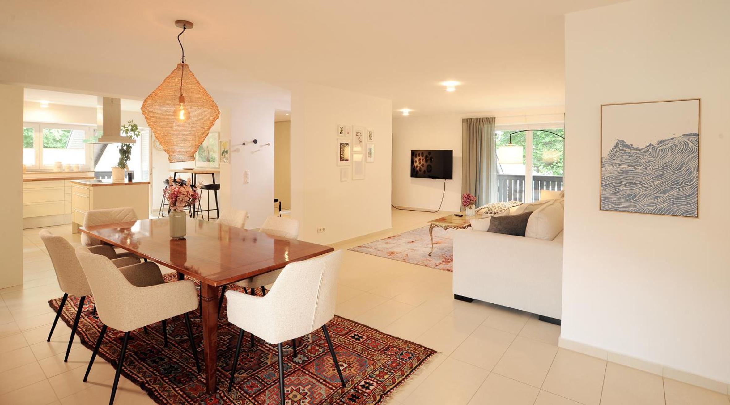 160qm Wohnung mit Balkon nahe Salzburg - Freilassing 2 Schlafzimmer, 2 Bäder