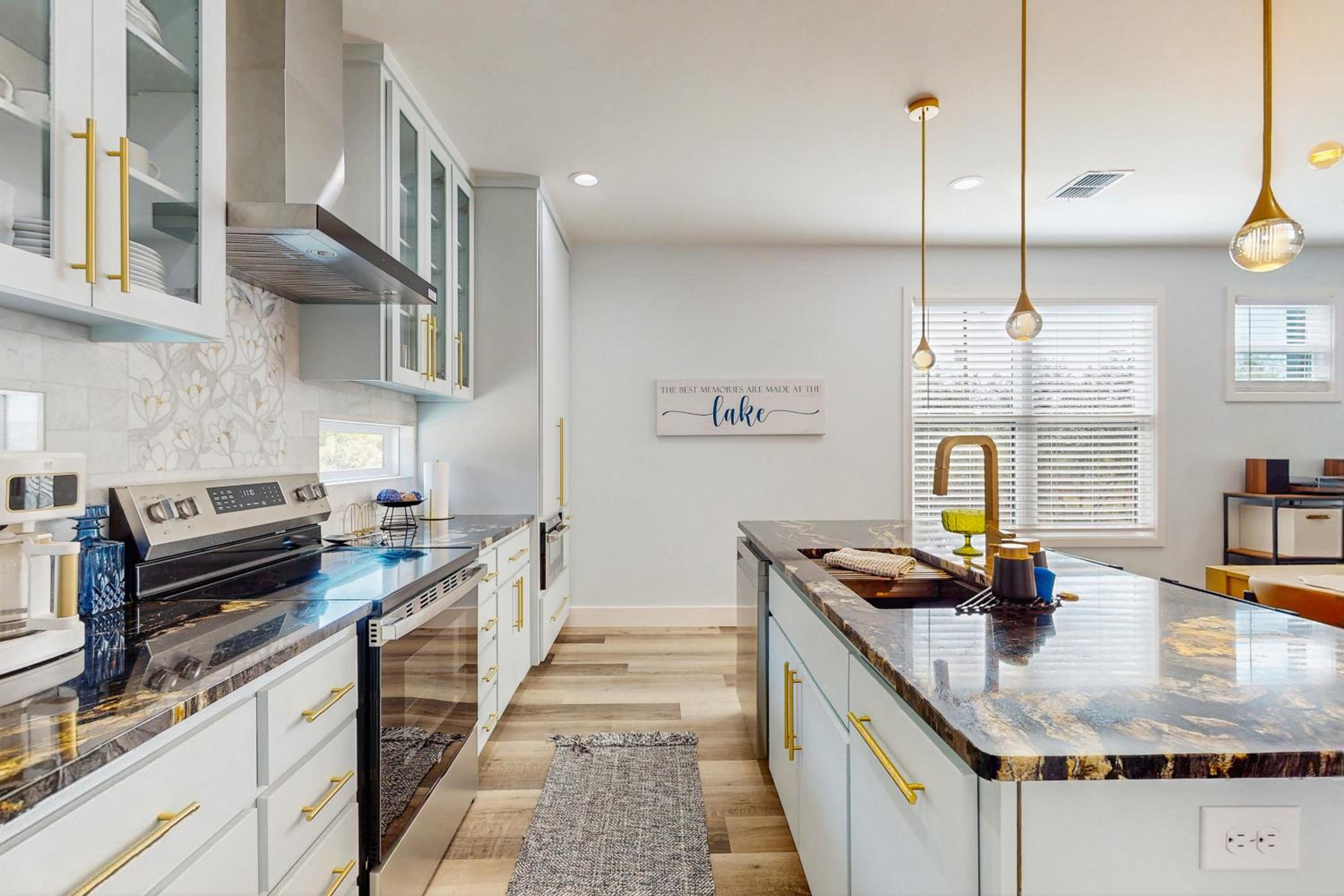 Modern Living in Texas! Home 2 Blocks to Lake LBJ