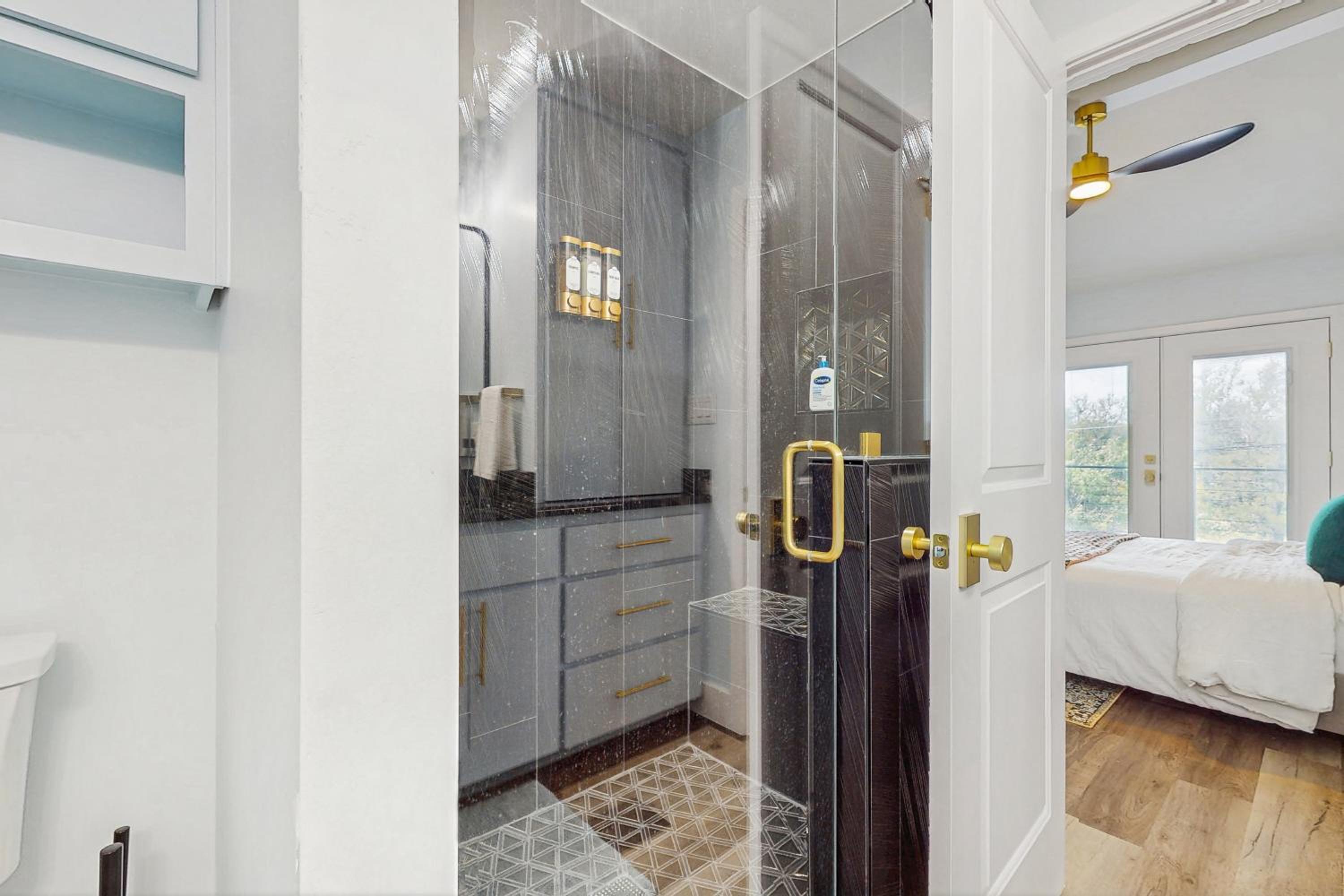 Modern Living in Texas! Home 2 Blocks to Lake LBJ