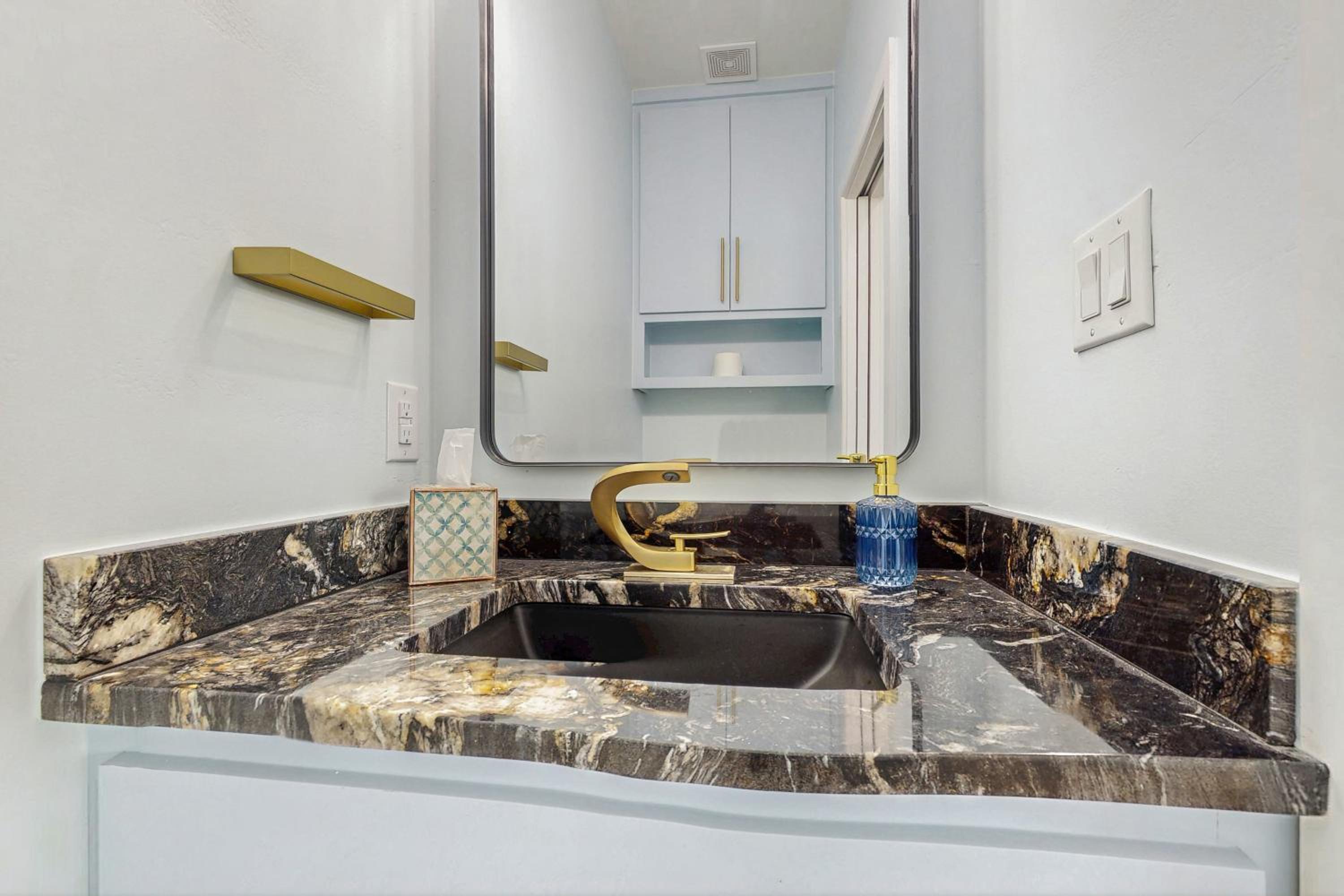 Modern Living in Texas! Home 2 Blocks to Lake LBJ