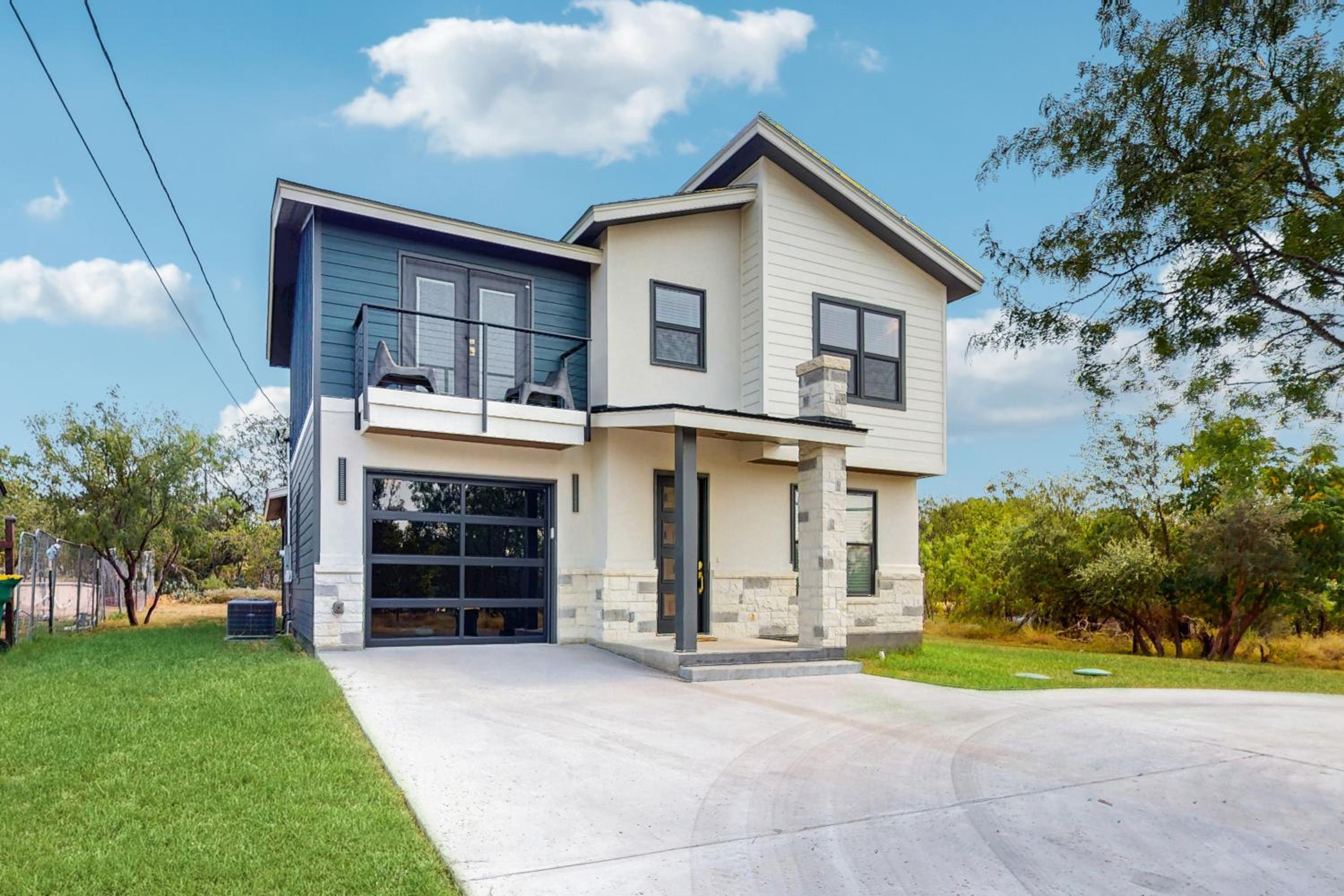 Modern Living in Texas! Home 2 Blocks to Lake LBJ