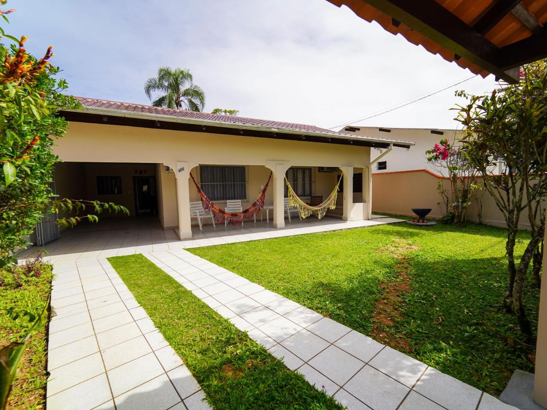 Casa ampla perto da praia AG5245
