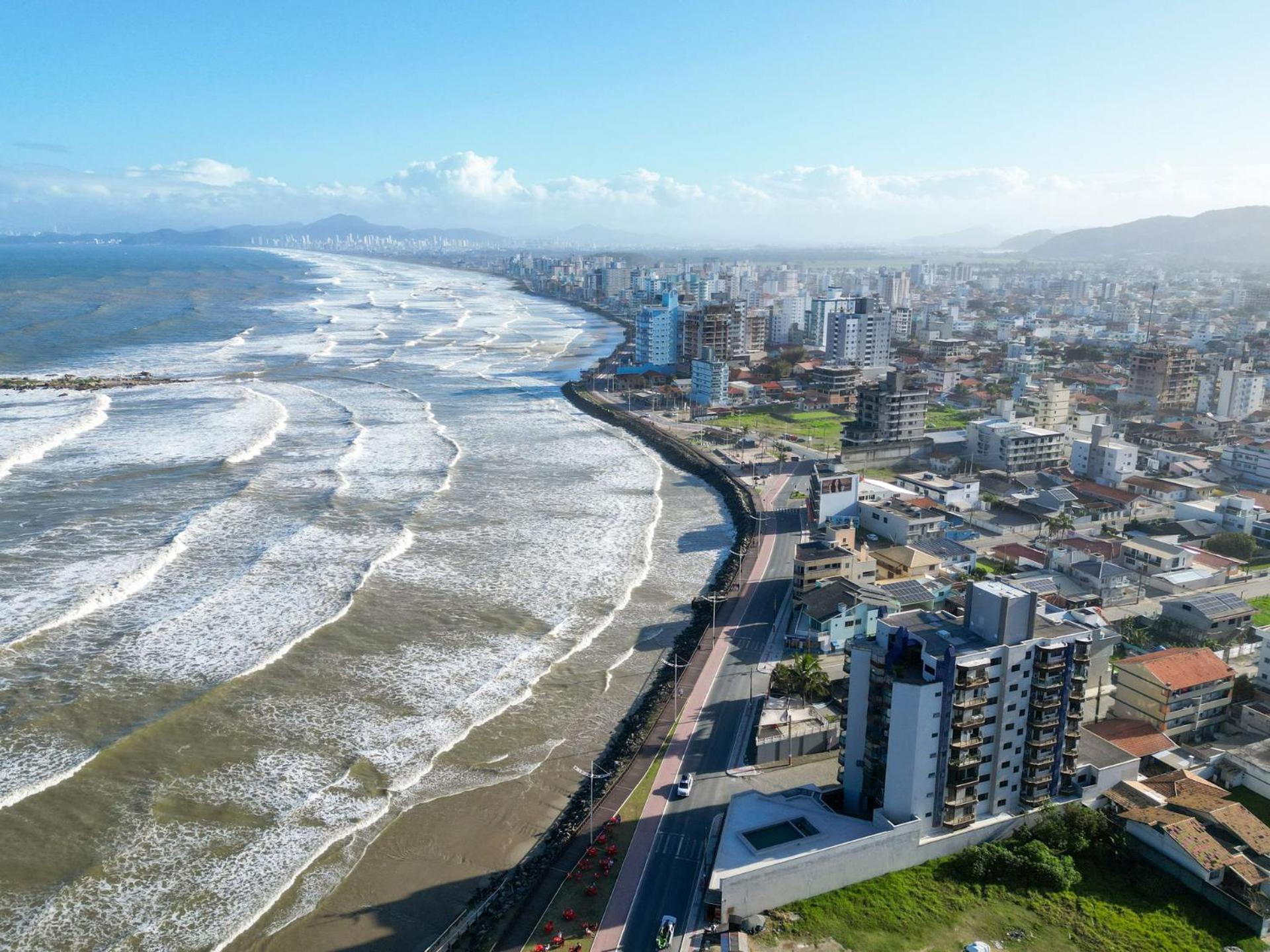 Casa ampla perto da praia AG5245
