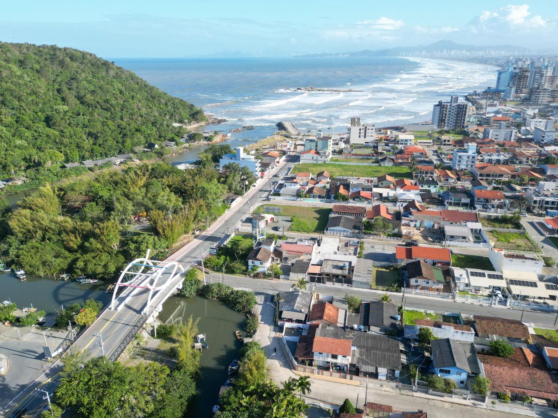 Casa ampla perto da praia AG5245
