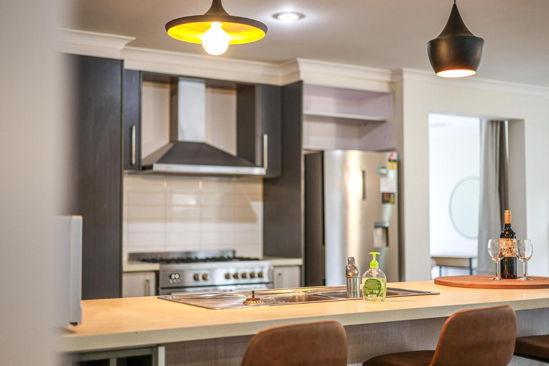 StayAU Newly 8 Beds Spacious Home in Derrimut