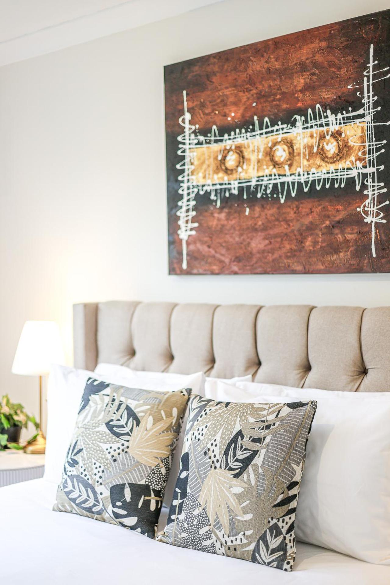 StayAU Newly 8 Beds Spacious Home in Derrimut