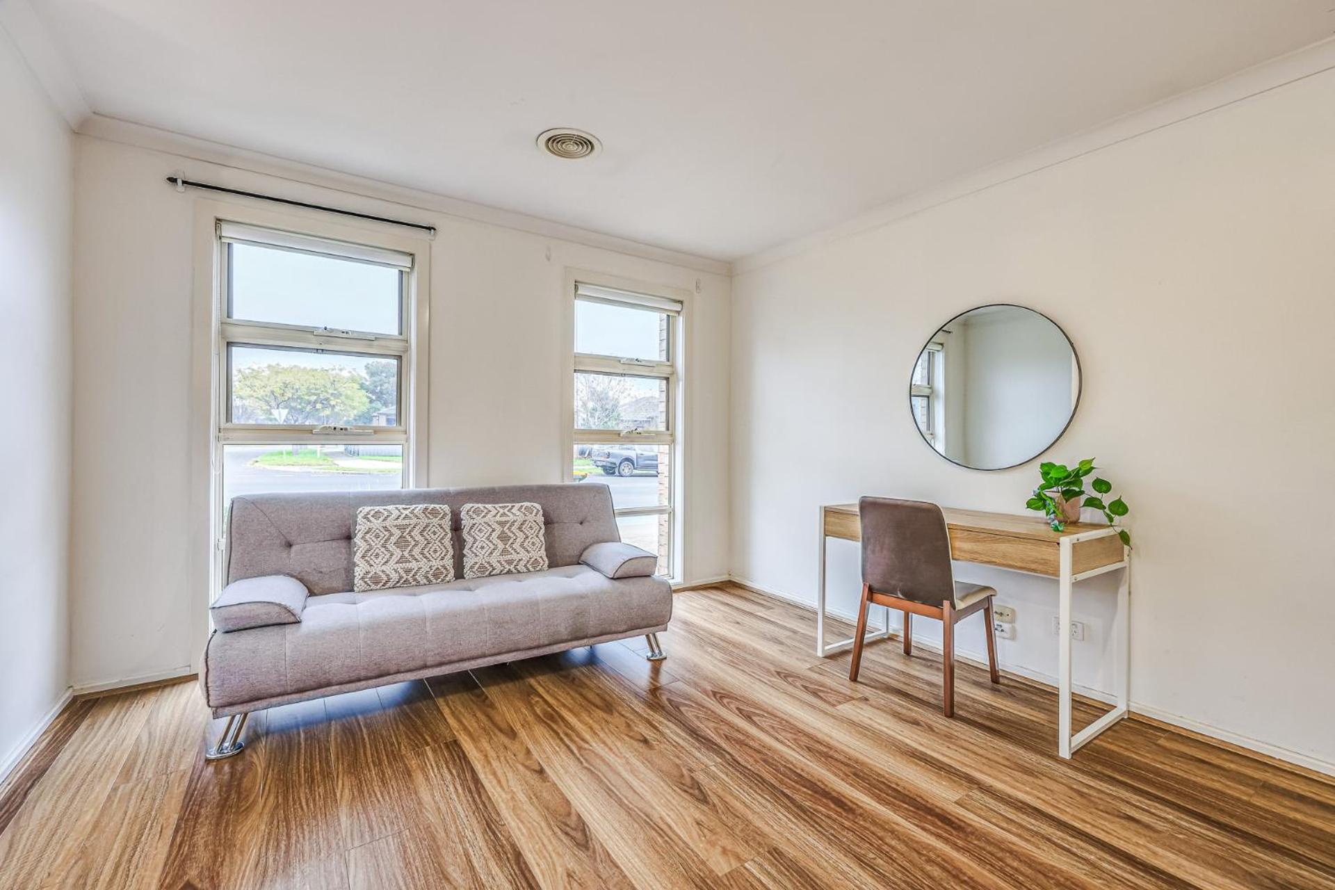 StayAU Newly 8 Beds Spacious Home in Derrimut