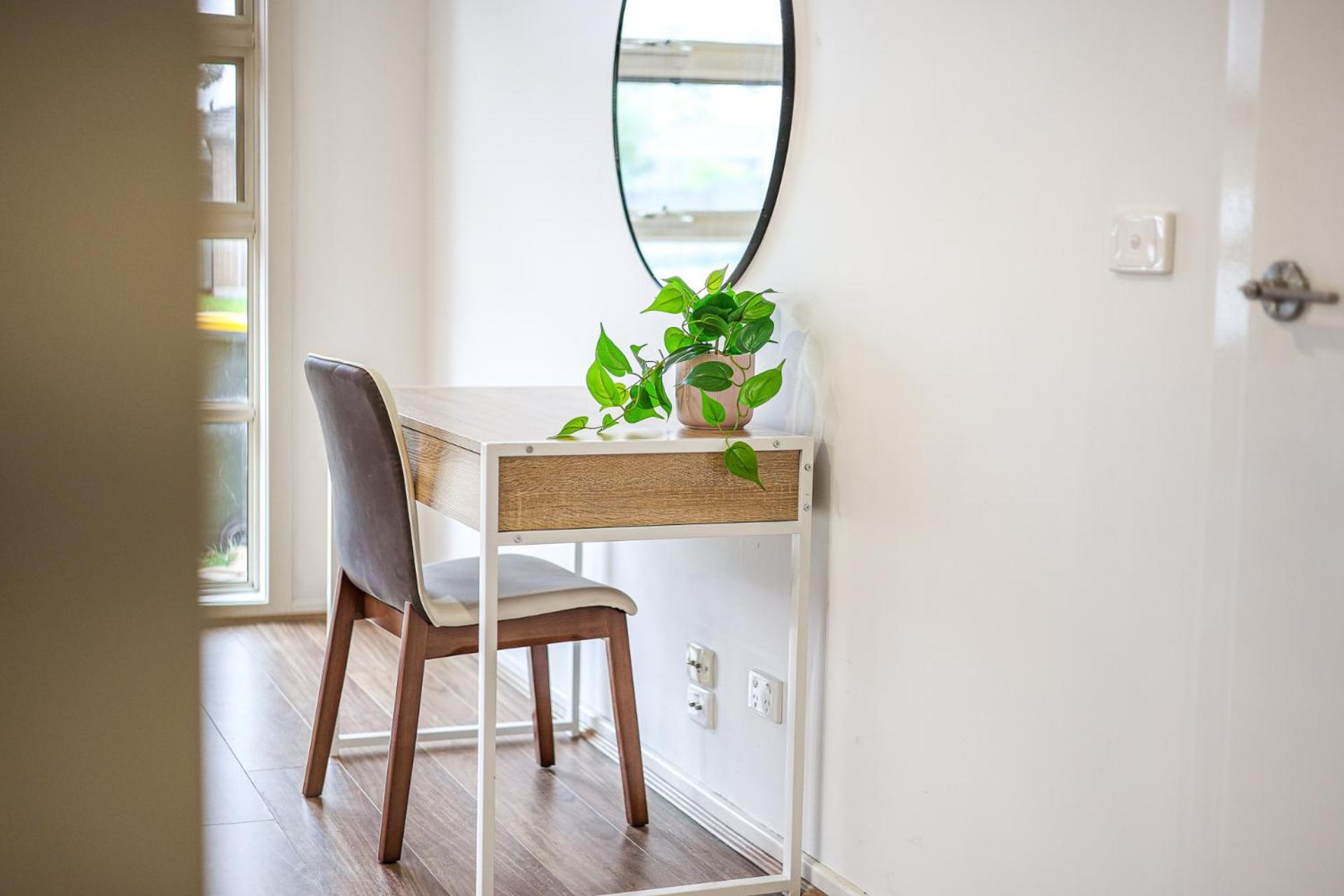 StayAU Newly 8 Beds Spacious Home in Derrimut