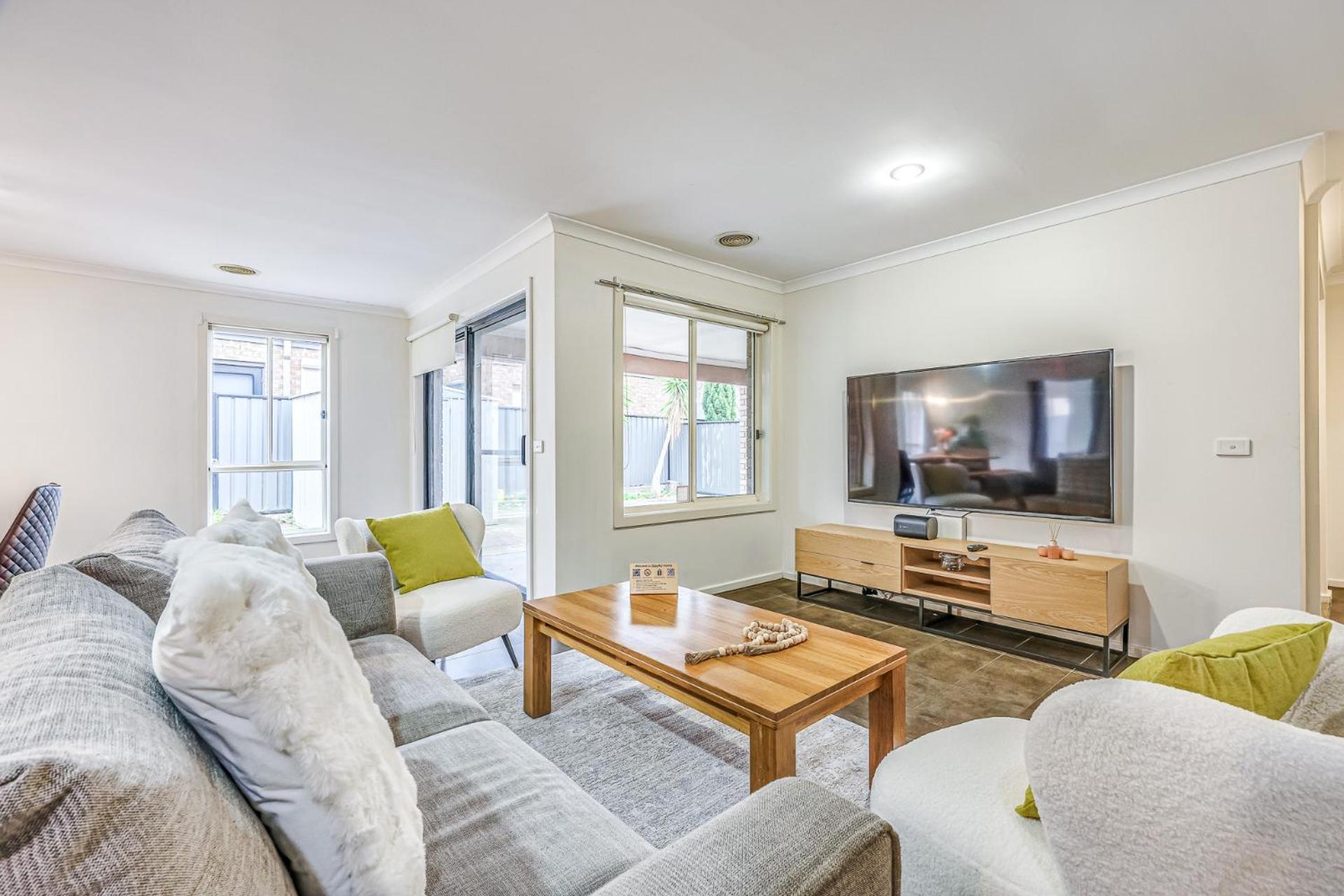 StayAU Newly 8 Beds Spacious Home in Derrimut