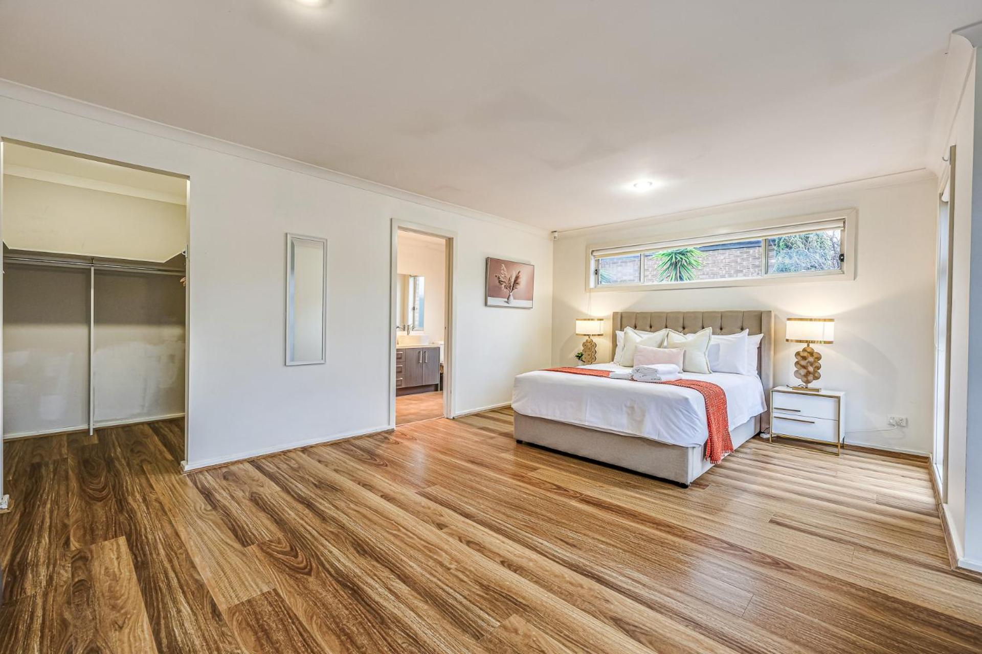 StayAU Newly 8 Beds Spacious Home in Derrimut
