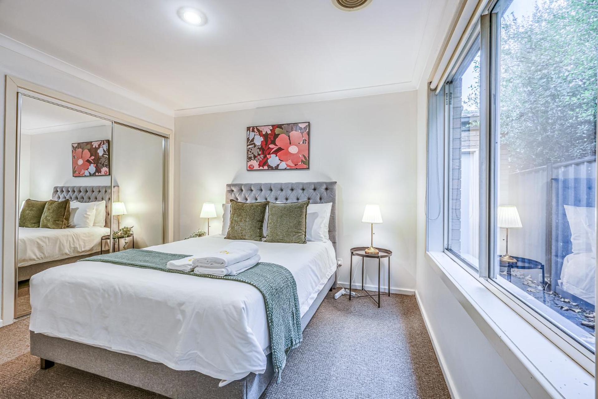 StayAU Newly 8 Beds Spacious Home in Derrimut