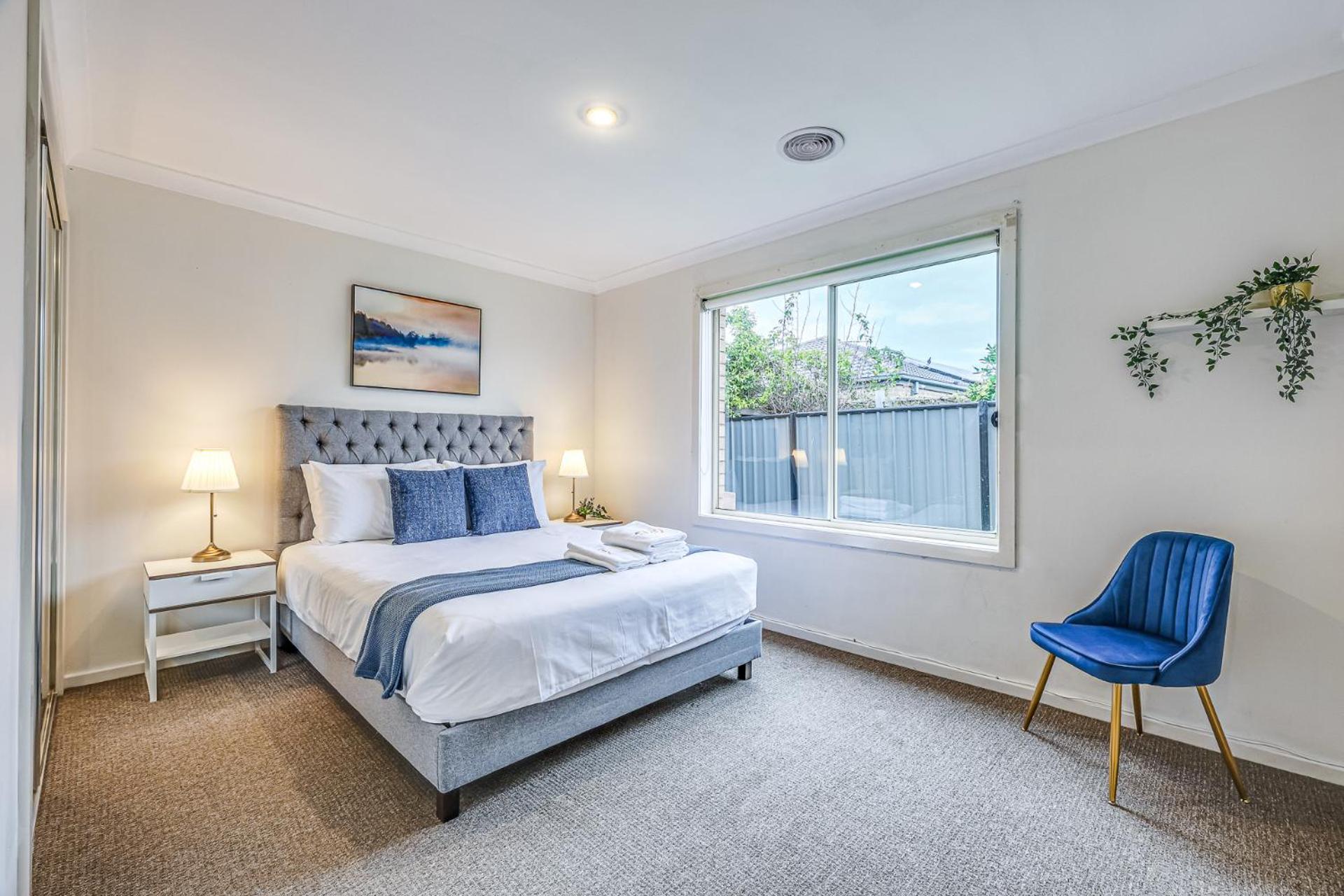 StayAU Newly 8 Beds Spacious Home in Derrimut