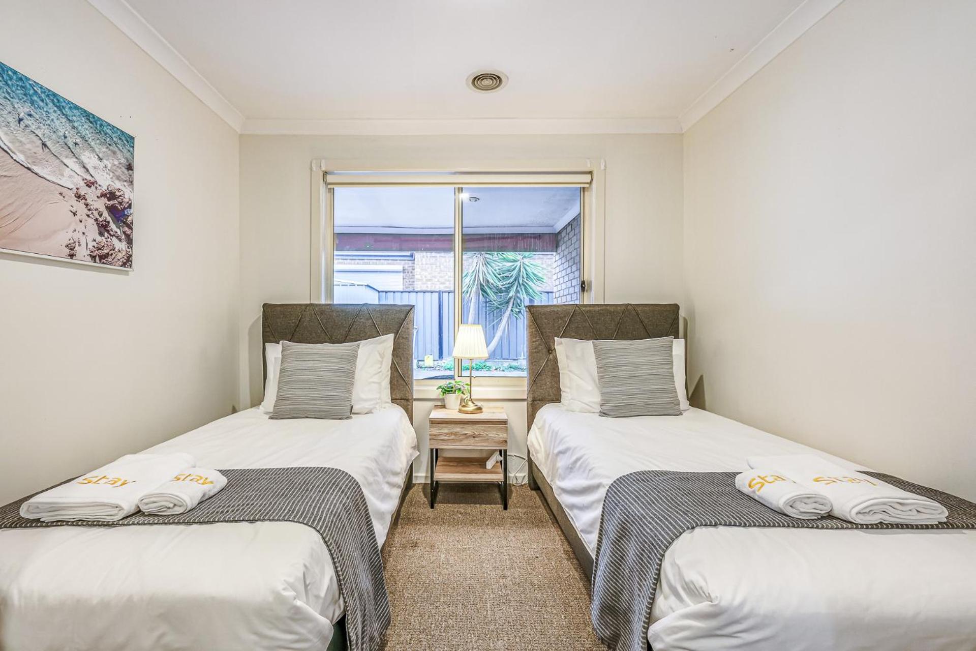 StayAU Newly 8 Beds Spacious Home in Derrimut
