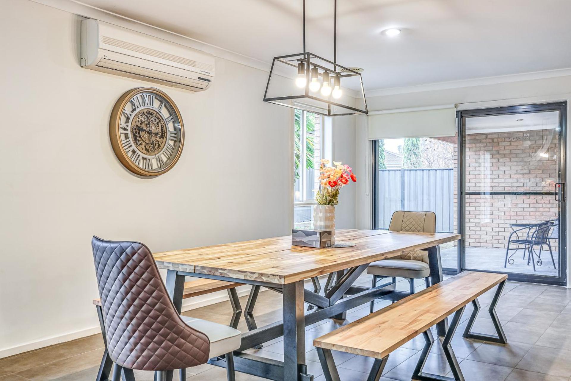 StayAU Newly 8 Beds Spacious Home in Derrimut