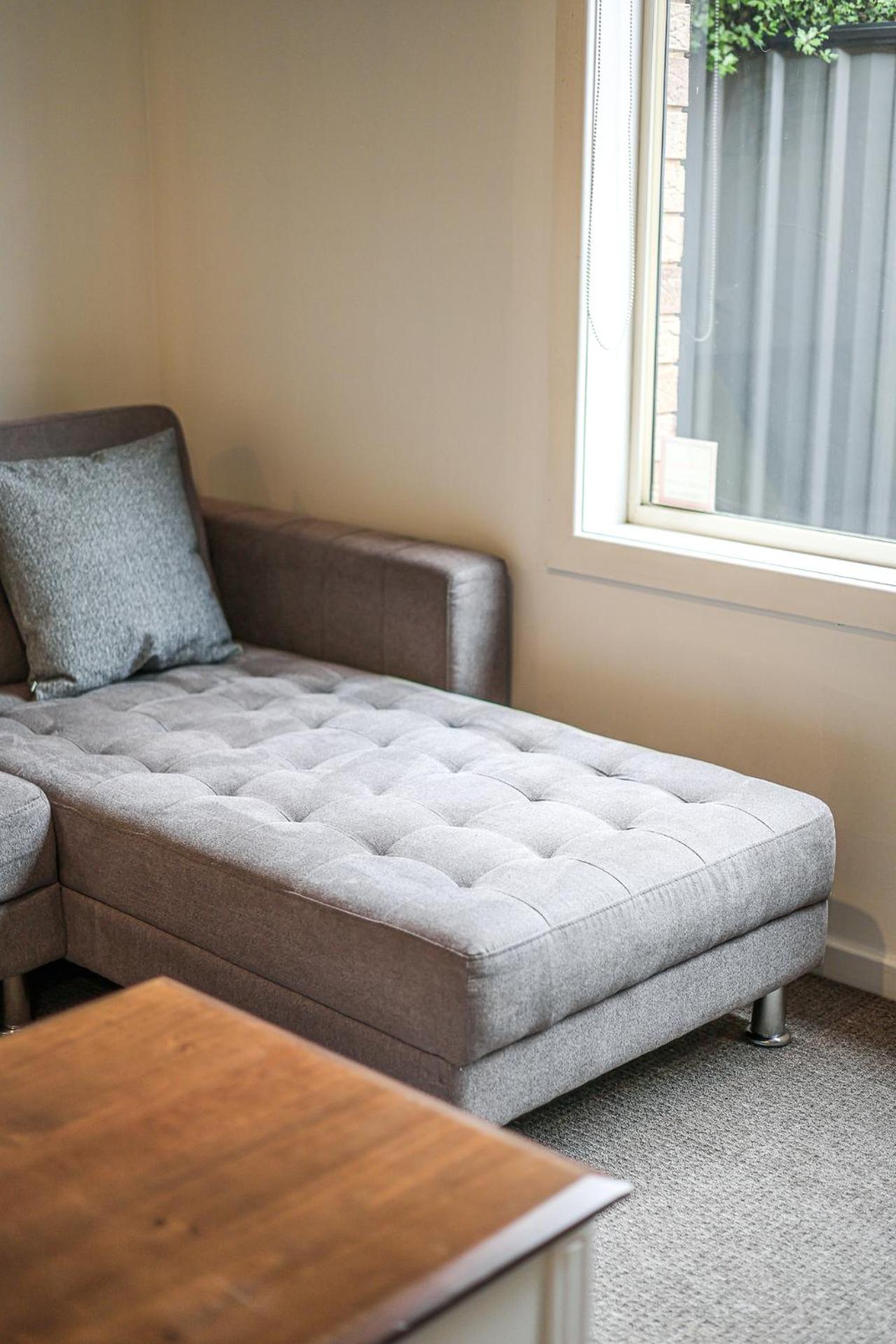 StayAU Newly 8 Beds Spacious Home in Derrimut