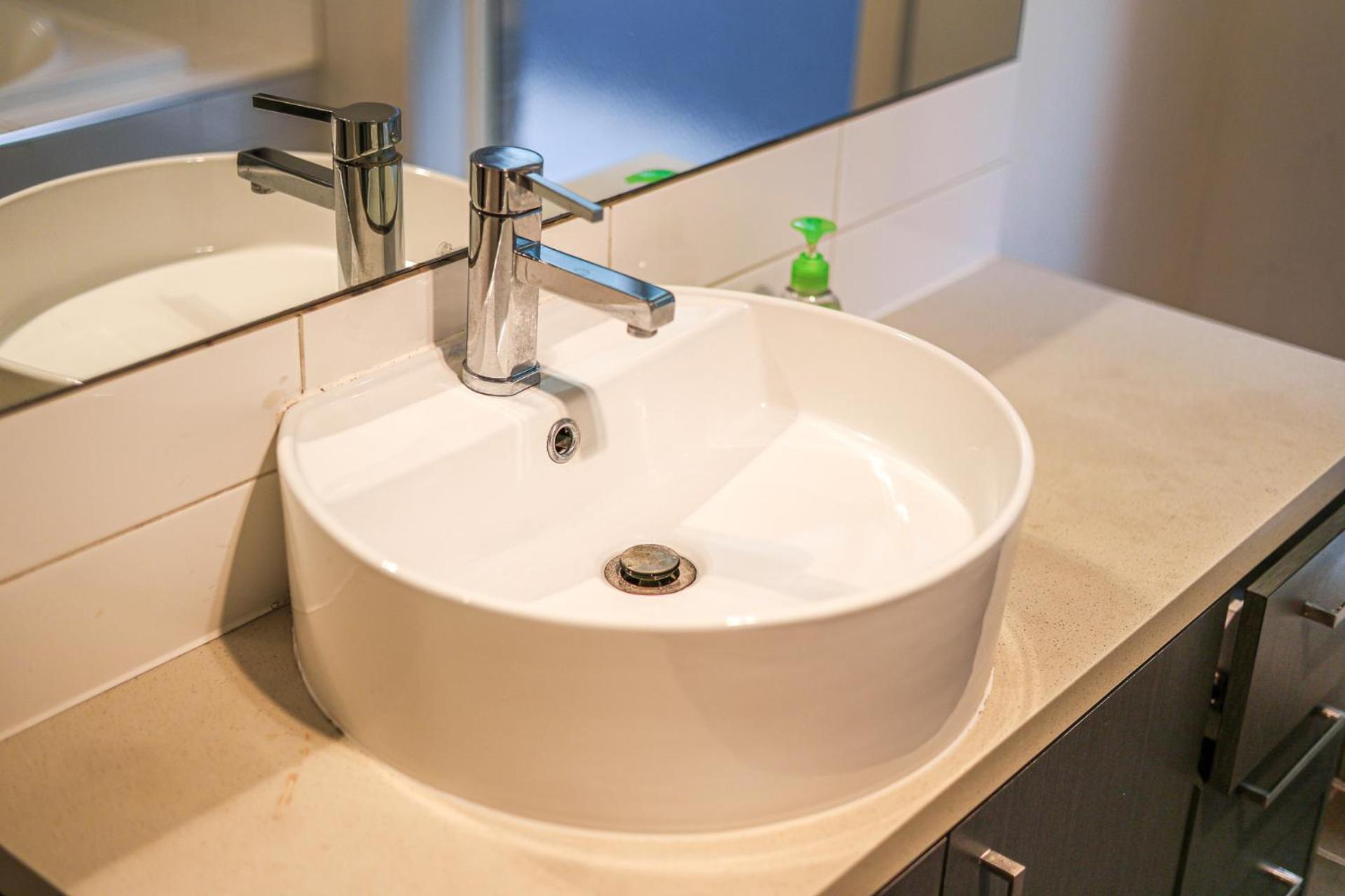 StayAU Newly 8 Beds Spacious Home in Derrimut