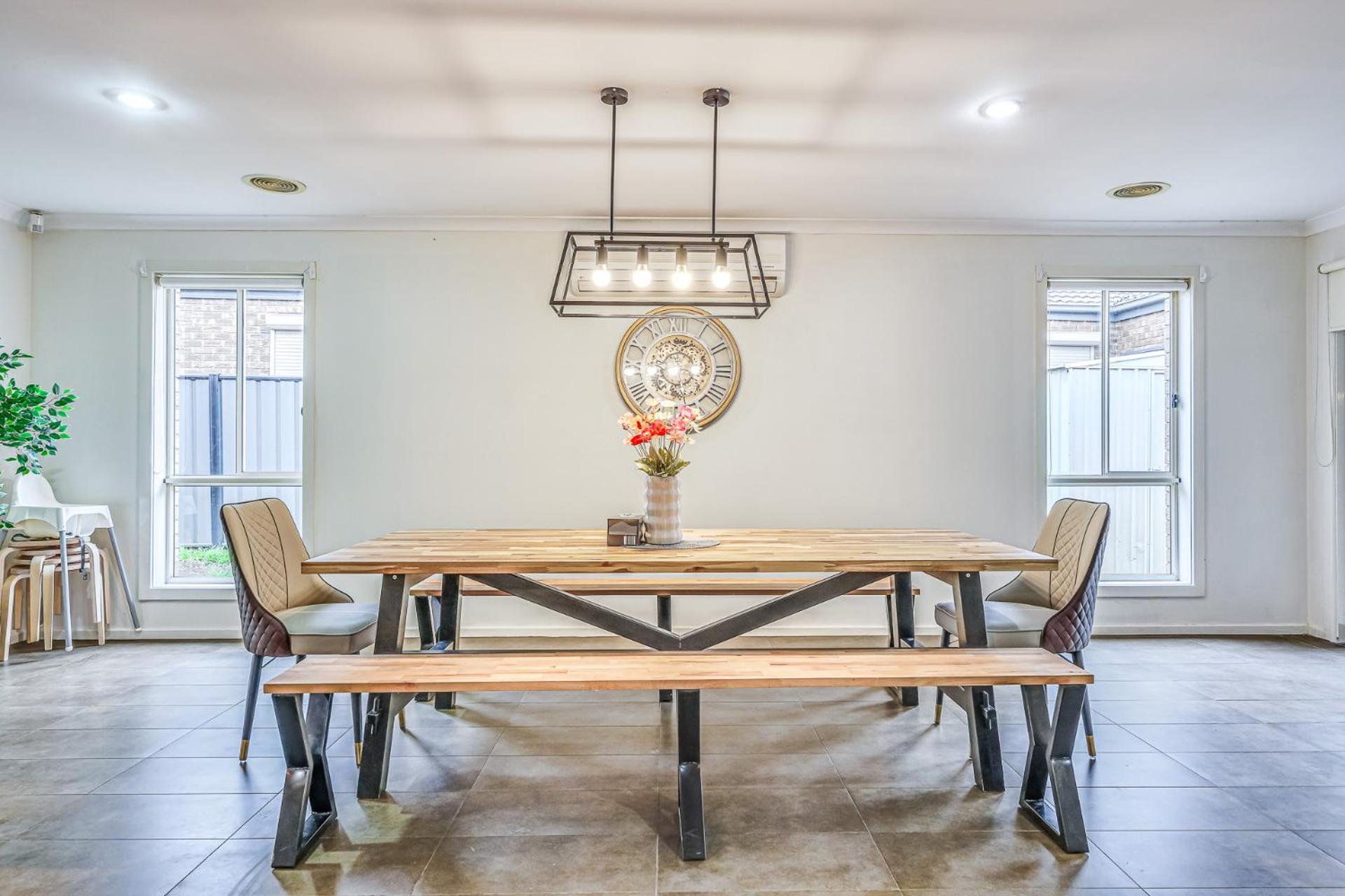 StayAU Newly 8 Beds Spacious Home in Derrimut