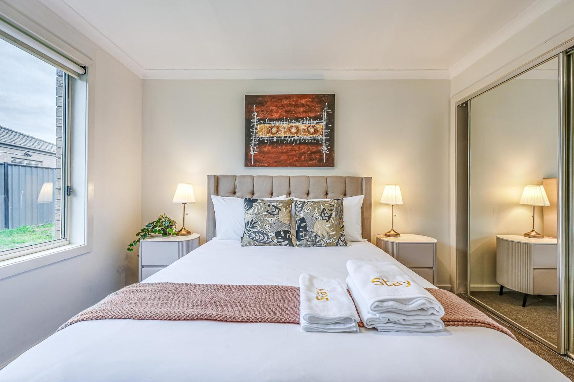 StayAU Newly 8 Beds Spacious Home in Derrimut
