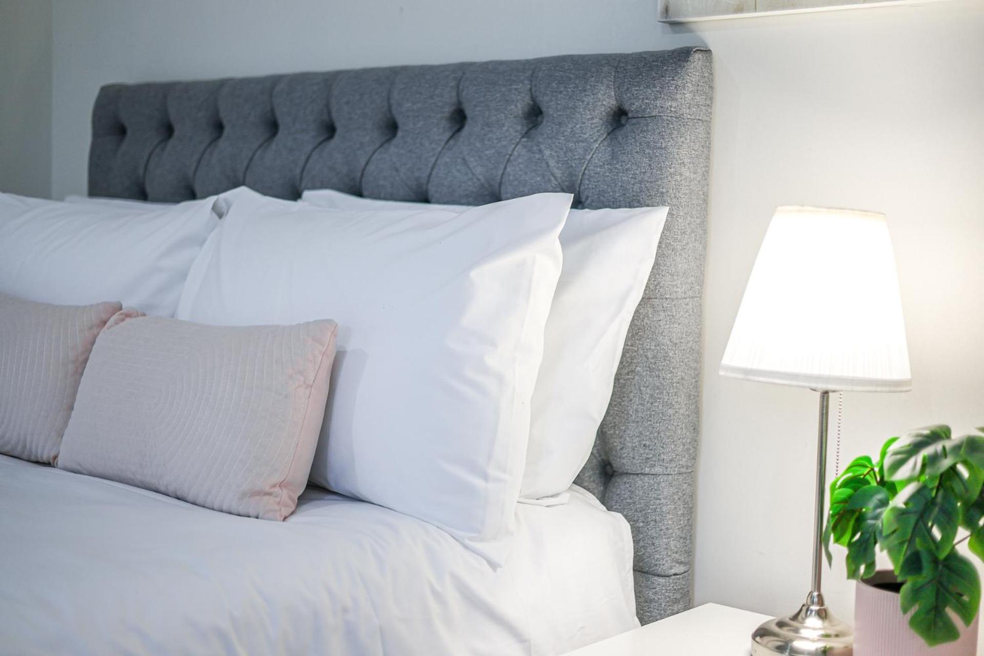 StayAU Newly 8 Beds Spacious Home in Derrimut