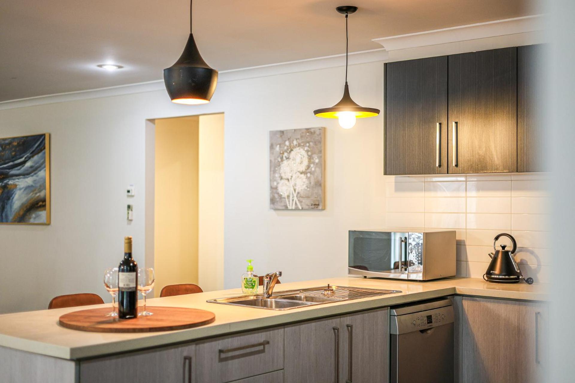 StayAU Newly 8 Beds Spacious Home in Derrimut