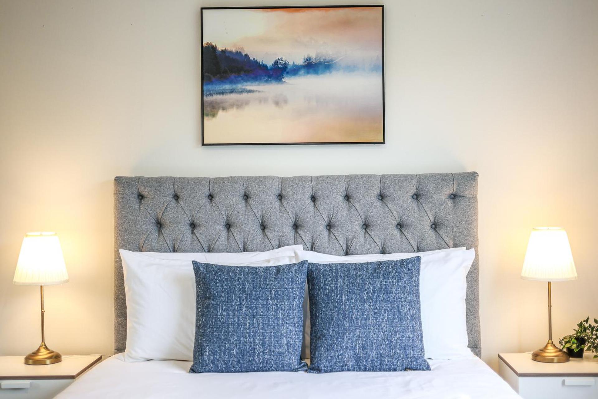 StayAU Newly 8 Beds Spacious Home in Derrimut