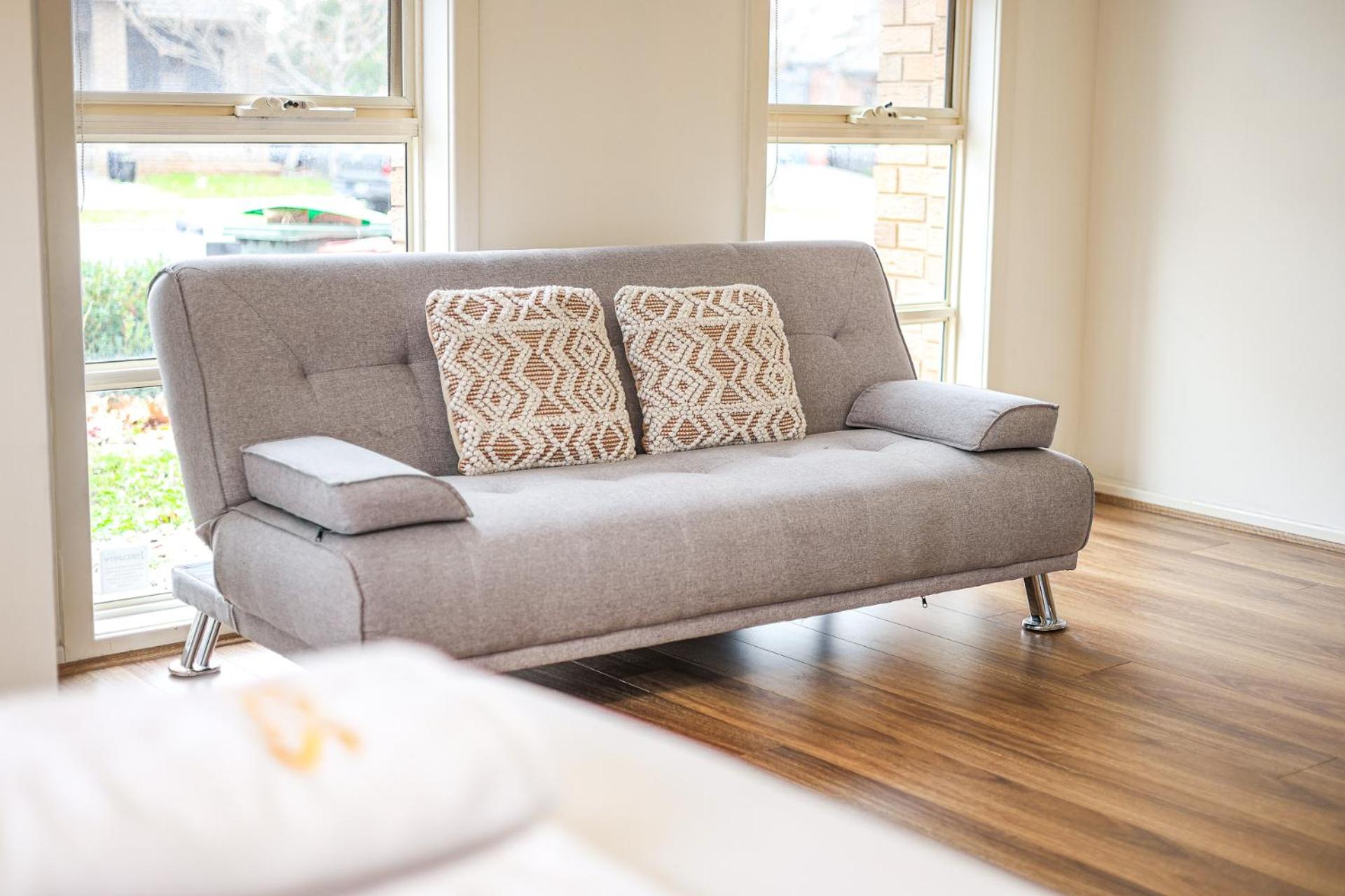 StayAU Newly 8 Beds Spacious Home in Derrimut