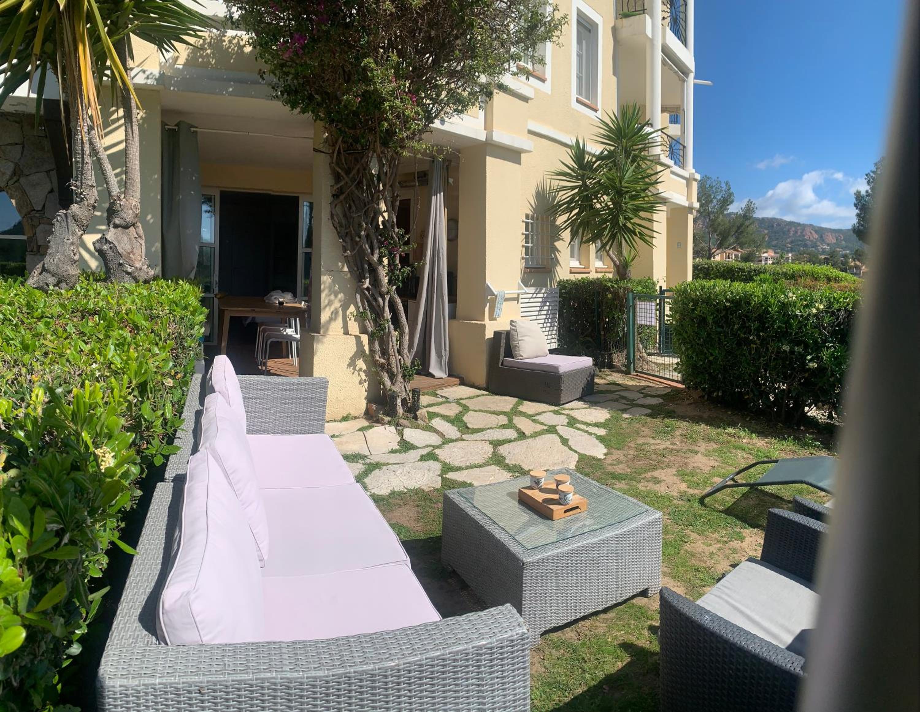 CAP ESTÉREL Famille - Multisports- Appartement 4 personnes en Rez de Jardin - vue Mer -Terrasse -Parking -