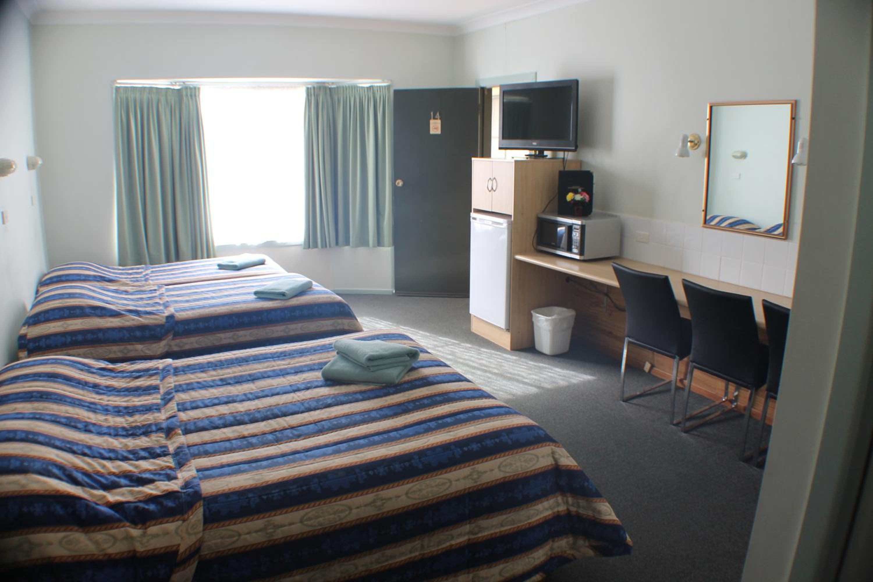Lake Forbes Motel