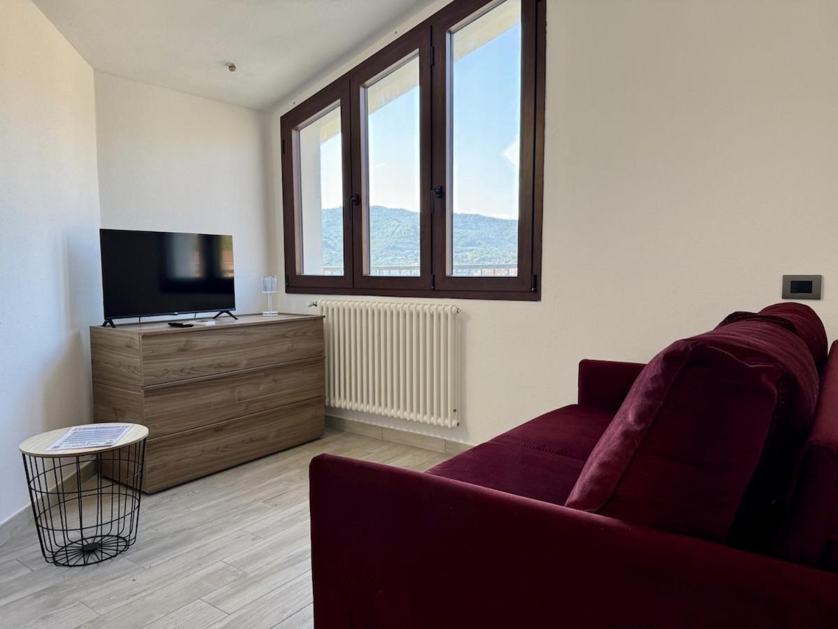 HOST4U - Nuovo Appartamento con Ingresso Indipendente e Parcheggio Privato - Villa Catocce