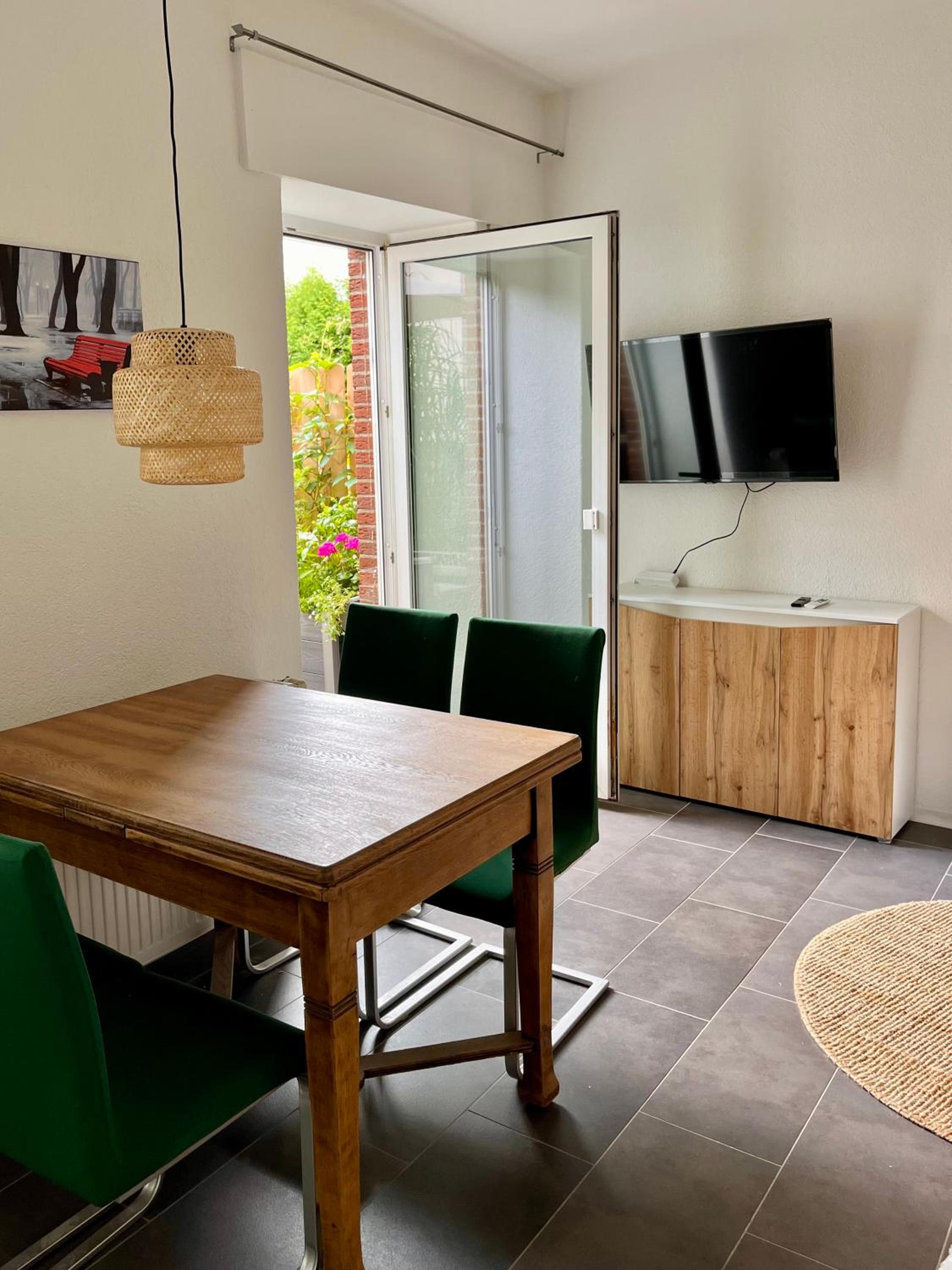 THE GREEN DOOR - 40 qm Hinterhaus mit Terrasse für 4-5