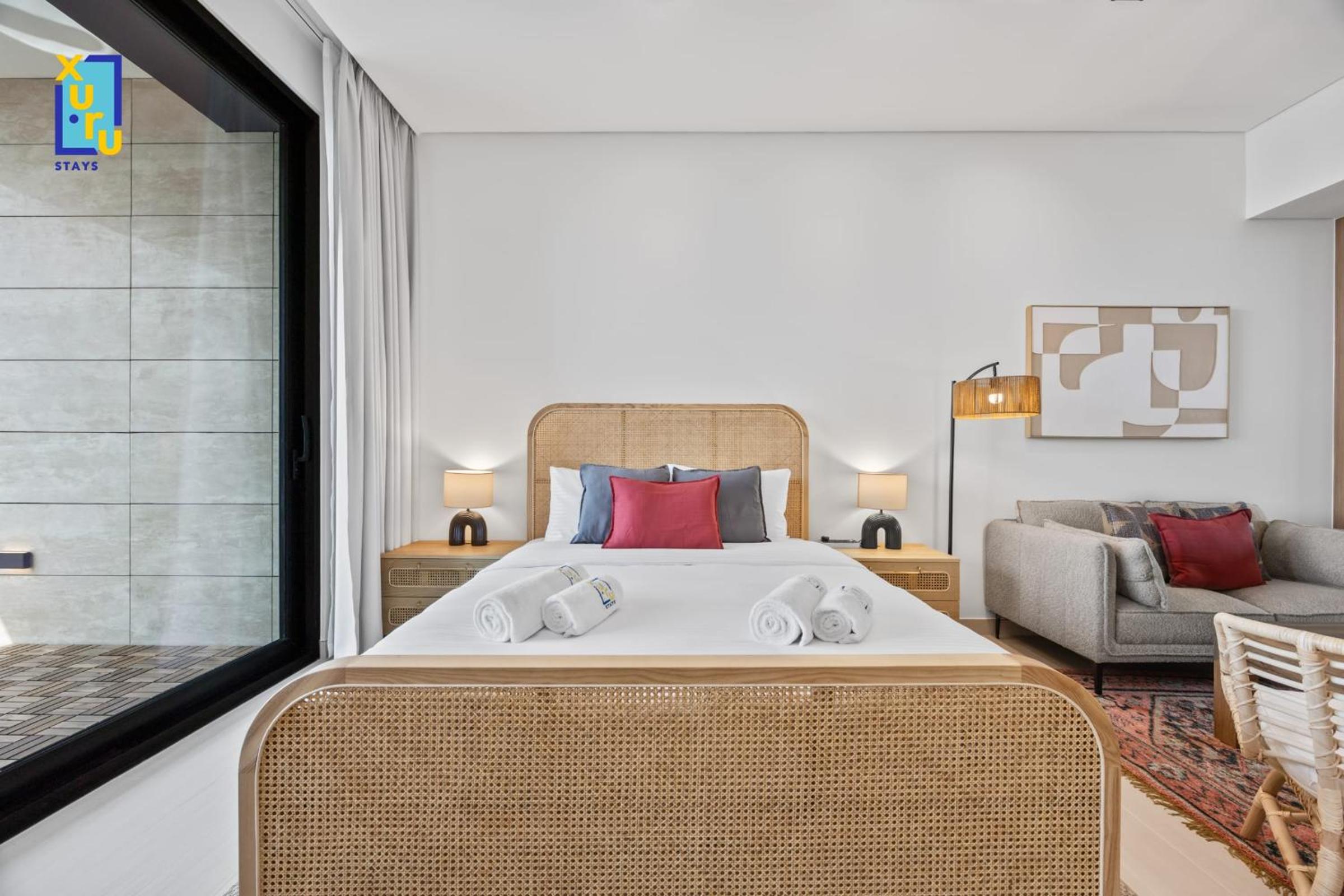 Timeless & Textured Studio w Jacuzzi Trillionaire