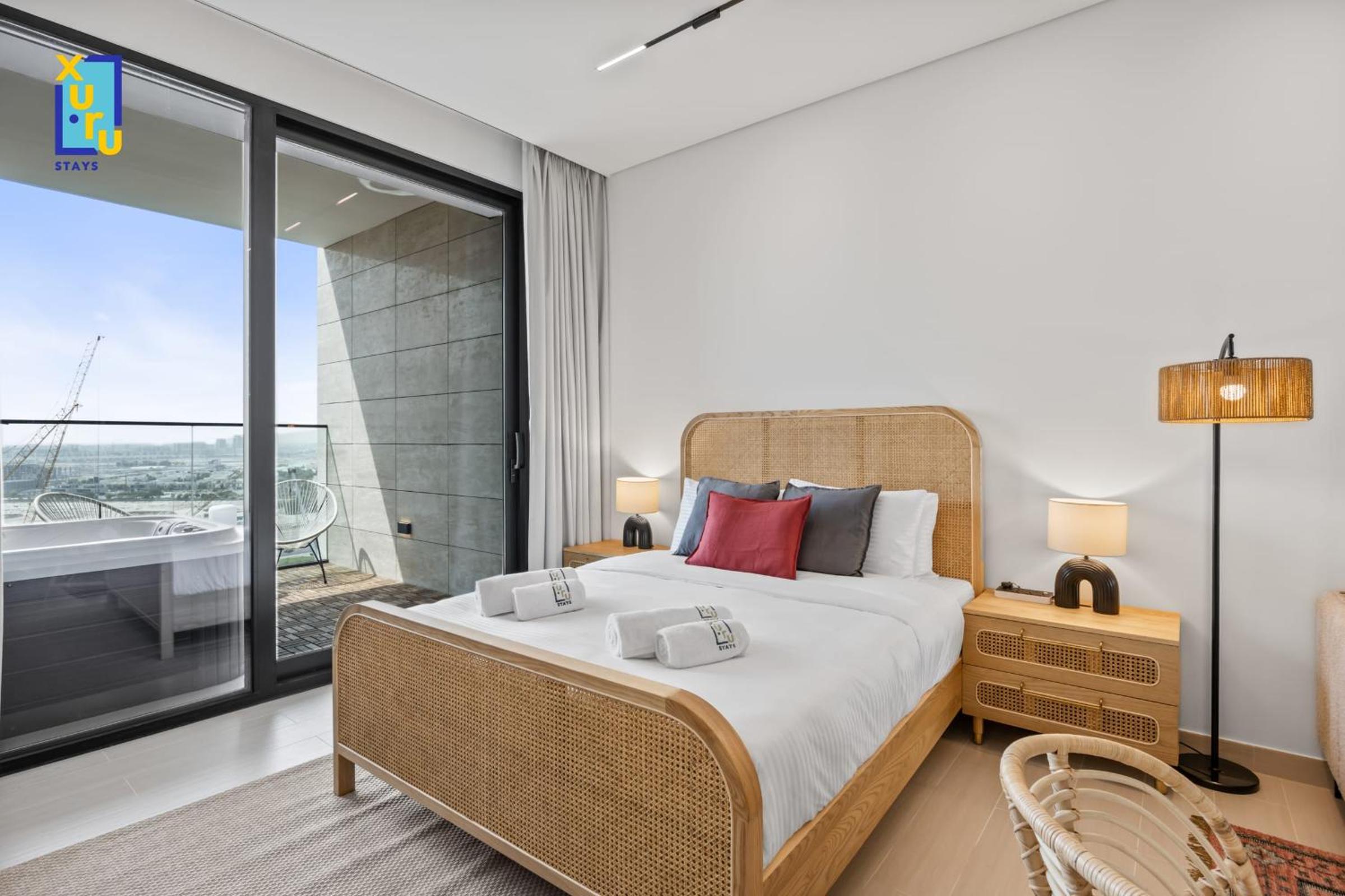 Timeless & Textured Studio w Jacuzzi Trillionaire