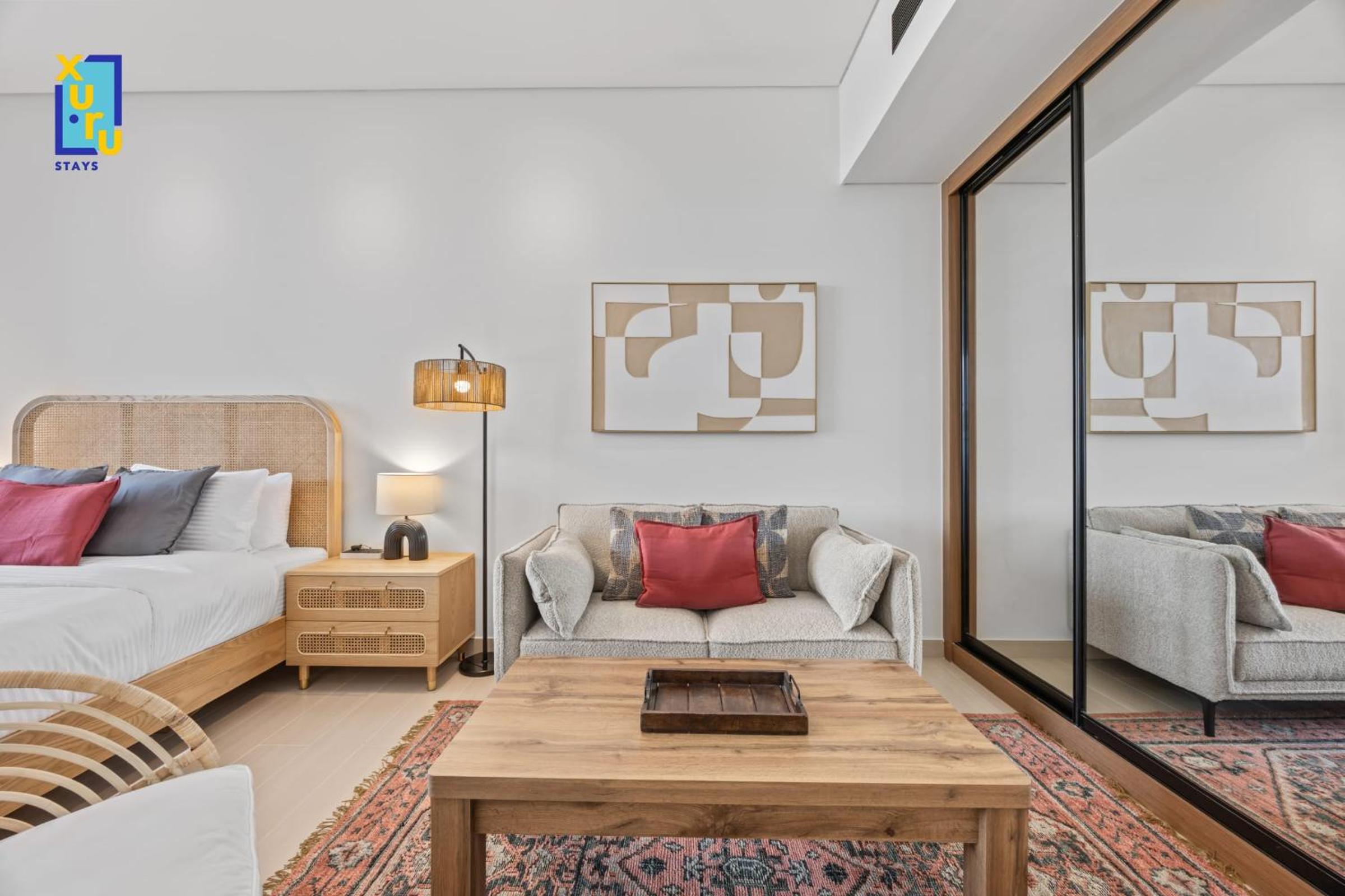 Timeless & Textured Studio w Jacuzzi Trillionaire