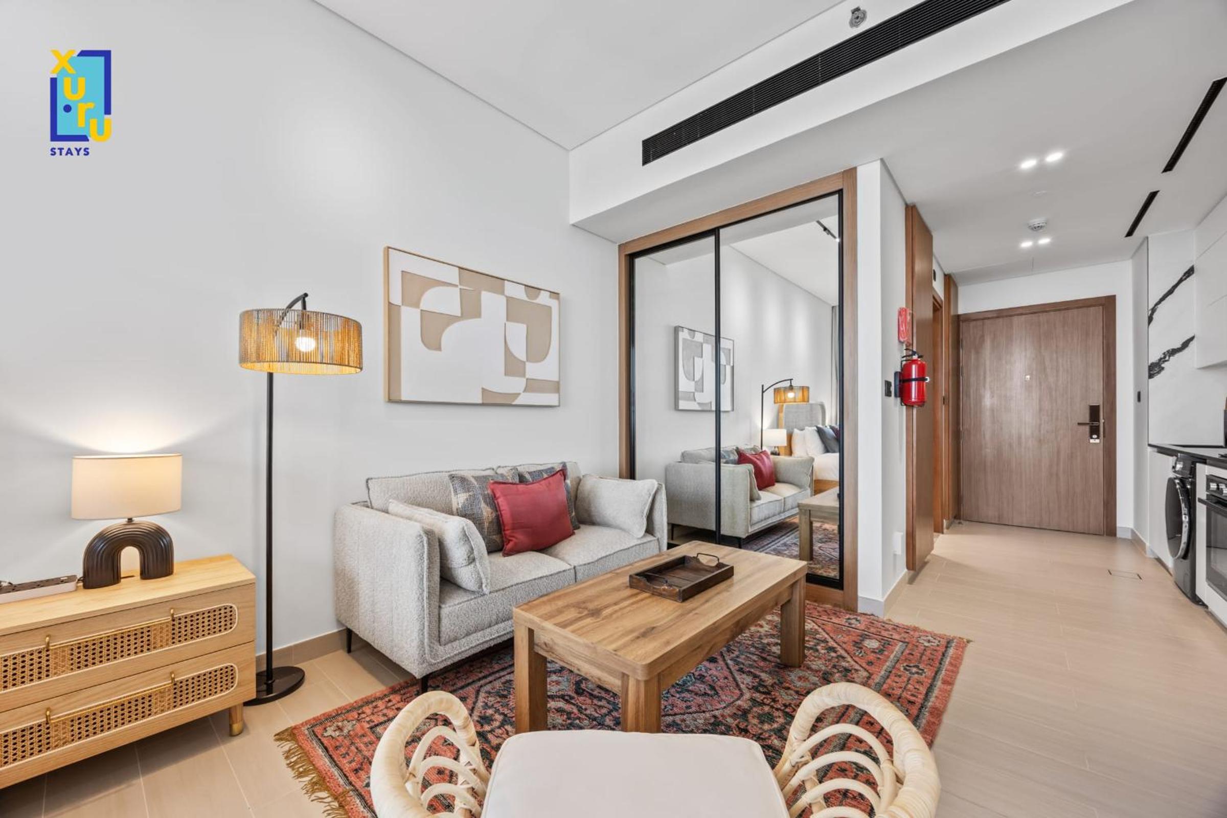 Timeless & Textured Studio w Jacuzzi Trillionaire