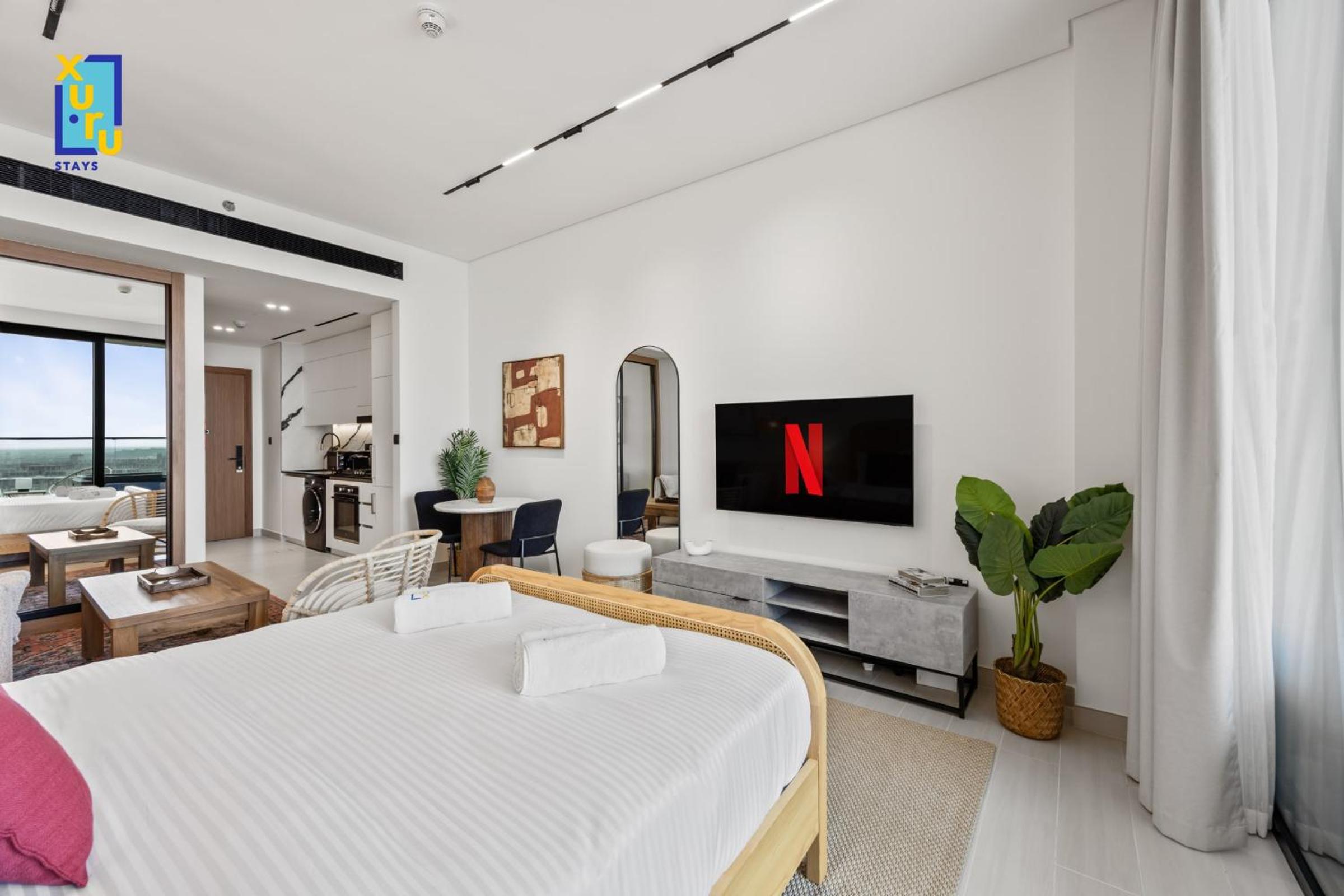 Timeless & Textured Studio w Jacuzzi Trillionaire