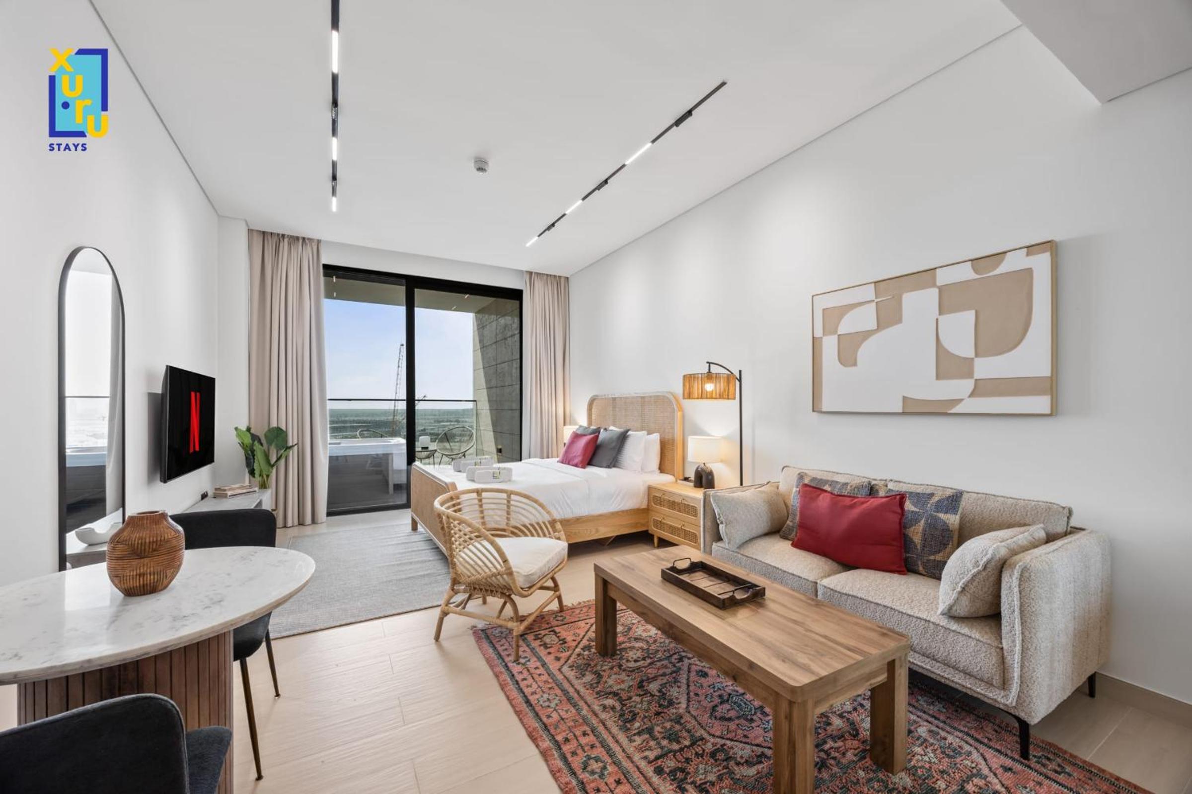 Timeless & Textured Studio w Jacuzzi Trillionaire