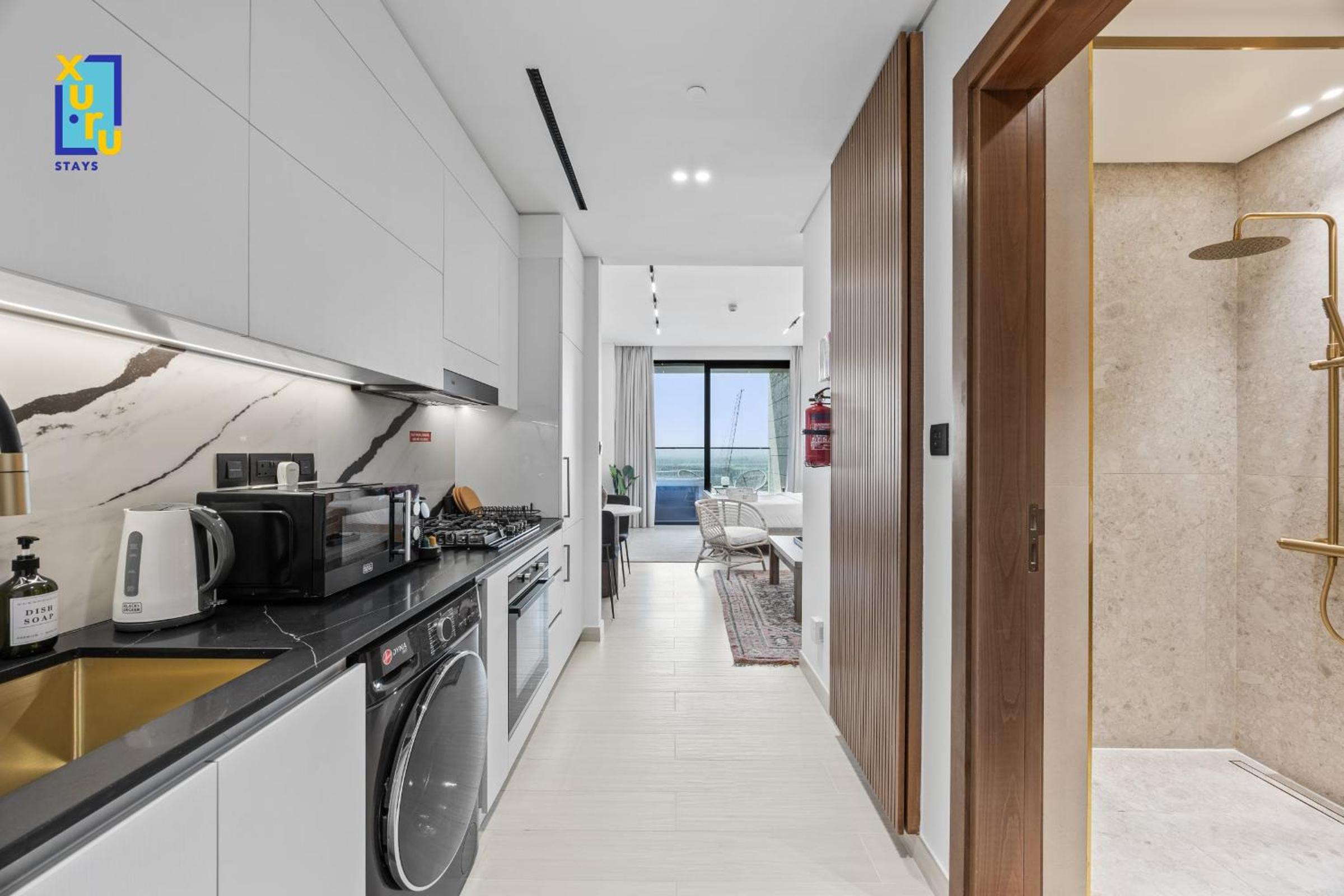 Timeless & Textured Studio w Jacuzzi Trillionaire