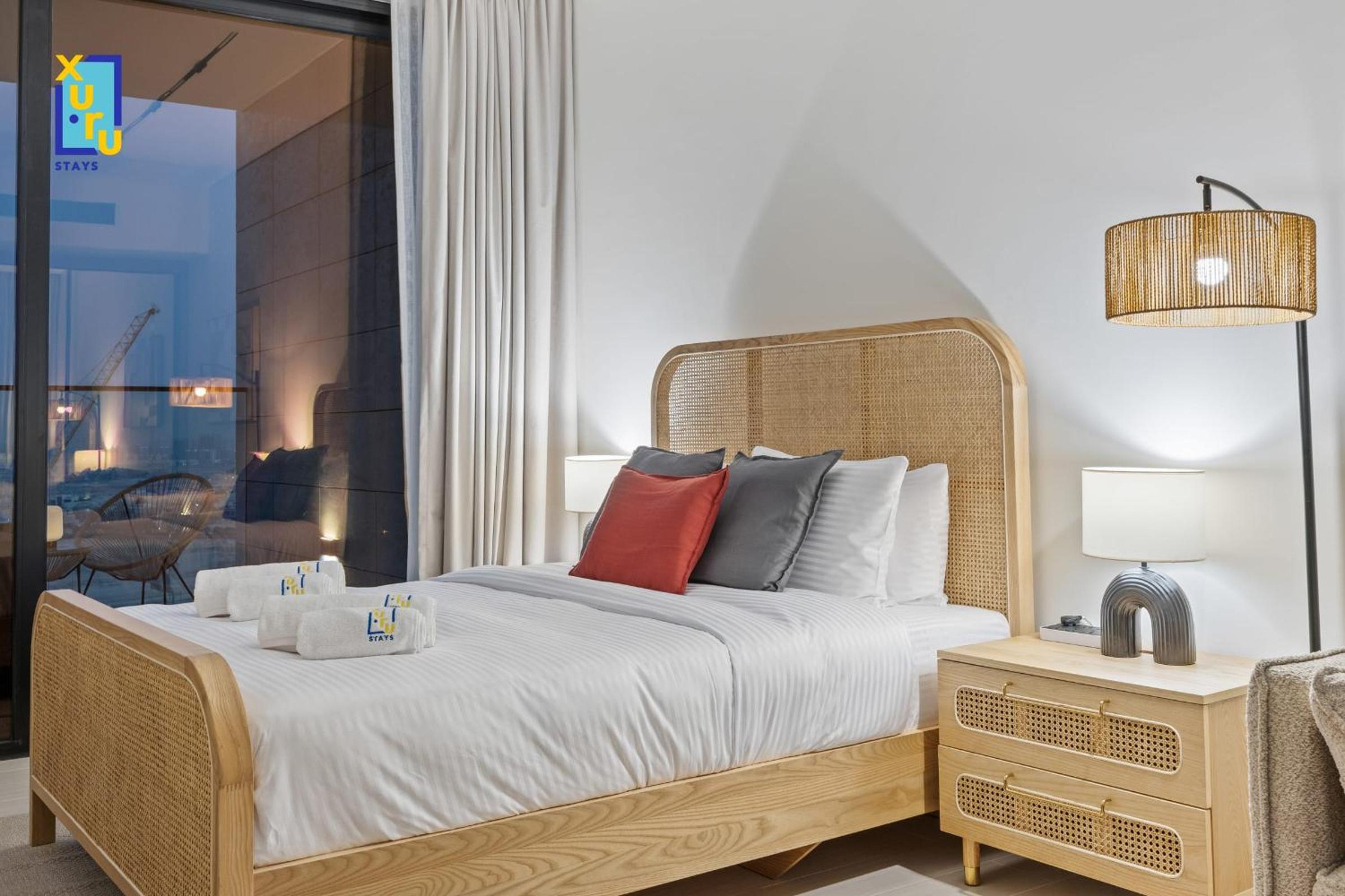 Timeless & Textured Studio w Jacuzzi Trillionaire