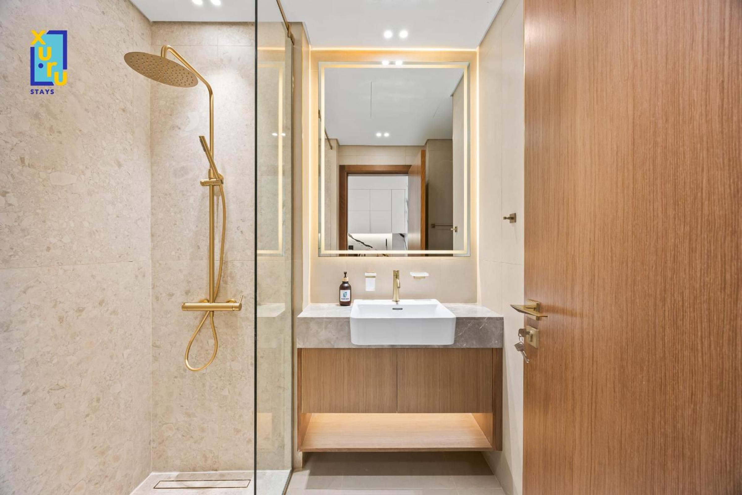 The Velvet Apex Studio w Jacuzzi Trillionaire