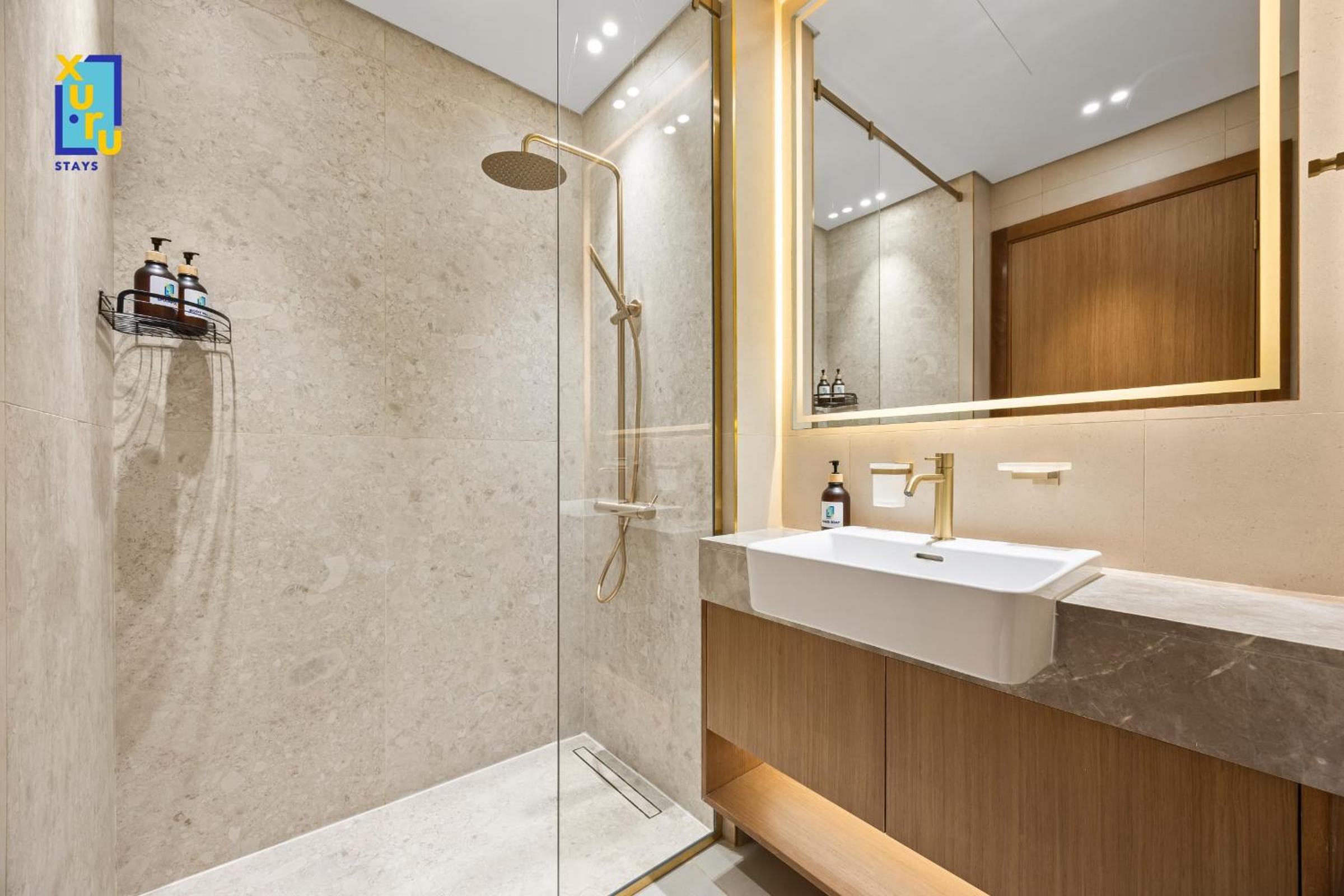 The Velvet Apex Studio w Jacuzzi Trillionaire