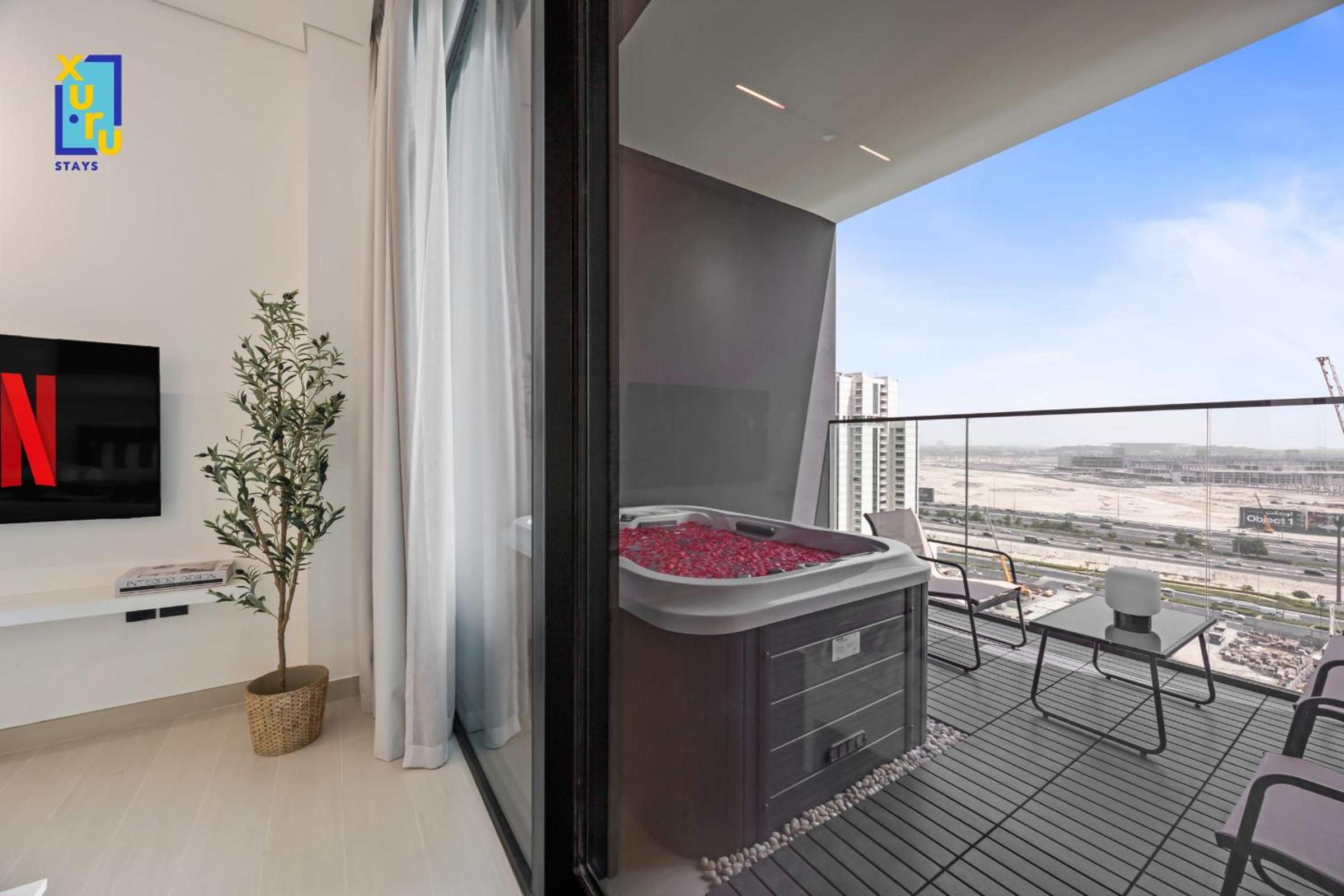 The Velvet Apex Studio w Jacuzzi Trillionaire