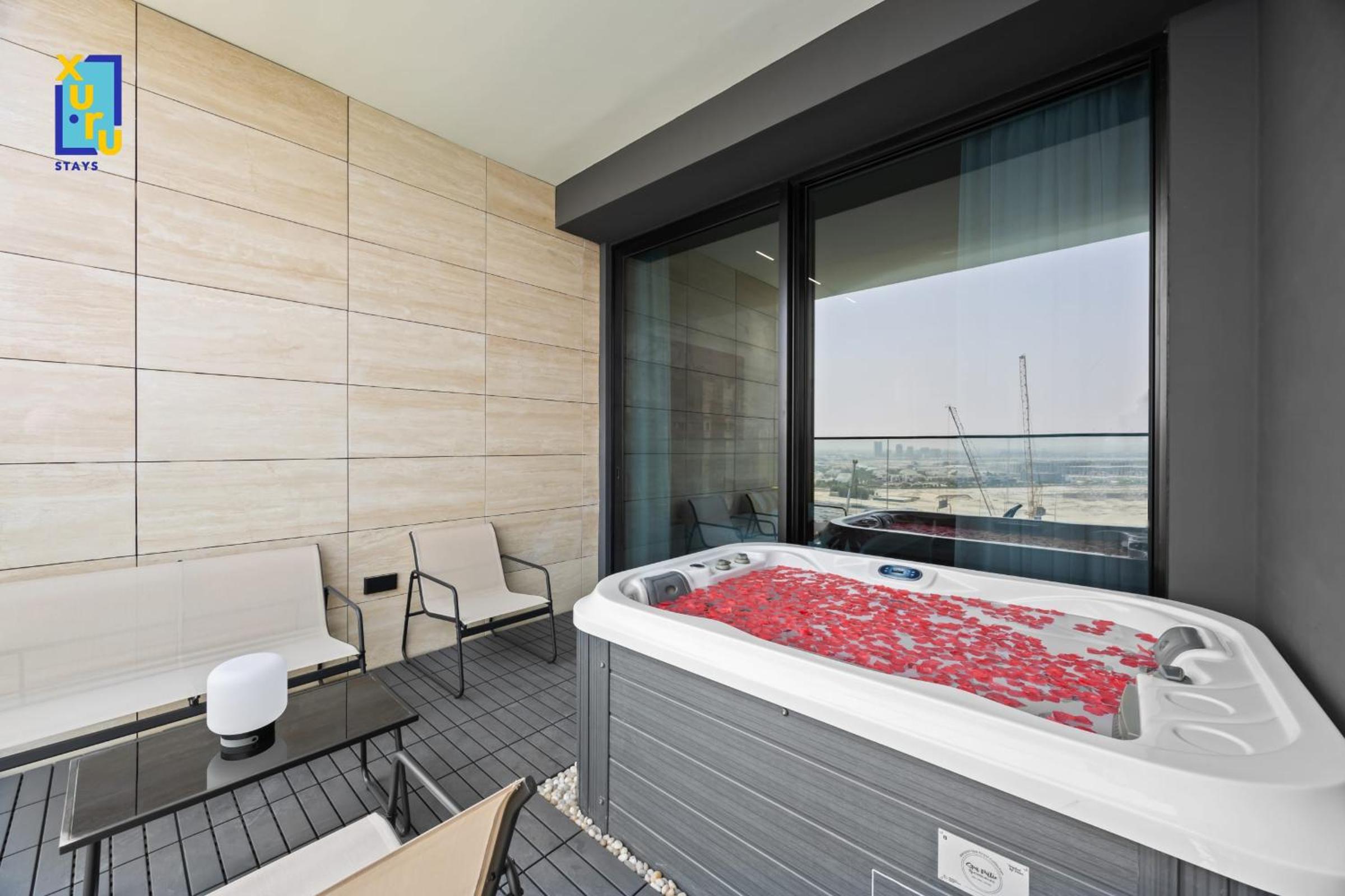 The Velvet Apex Studio w Jacuzzi Trillionaire