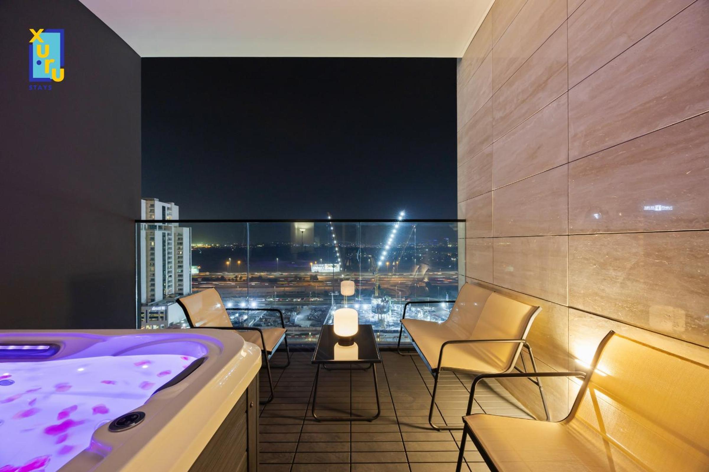 The Velvet Apex Studio w Jacuzzi Trillionaire