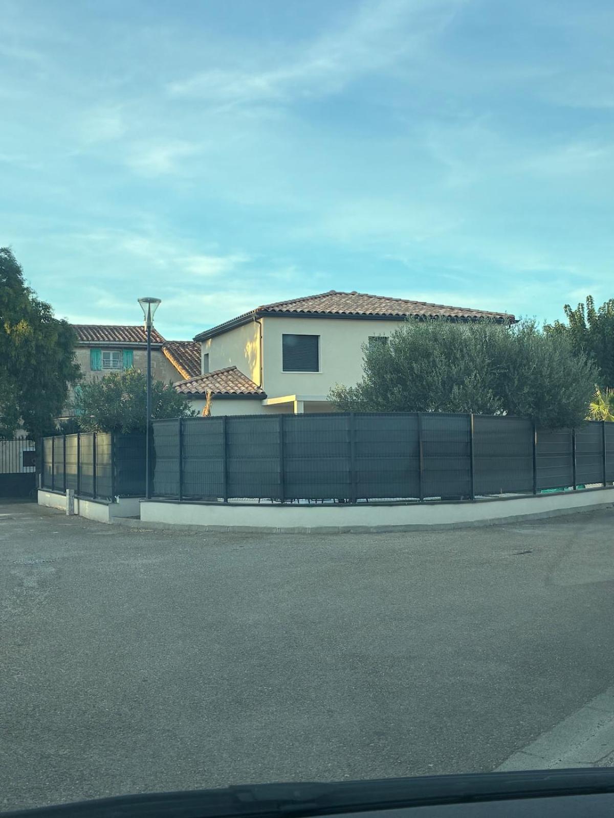 Villa équipée piscine 12 pers Beaucaire proche Nîmes Arles Camargue