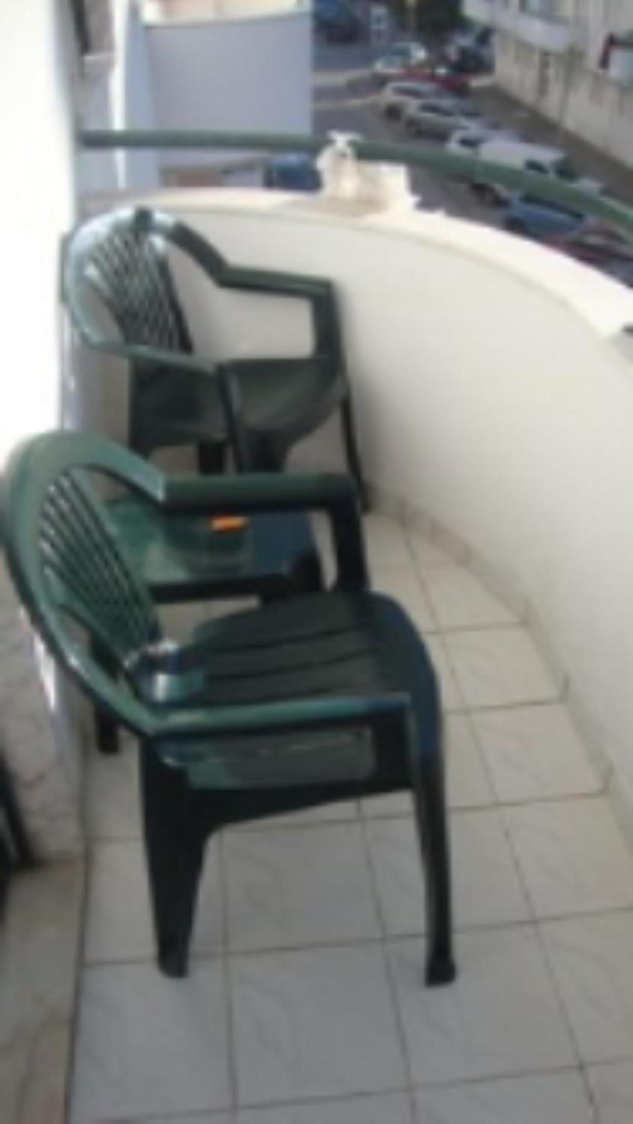 Entire 3 bed rooms Apartment with Private wc !