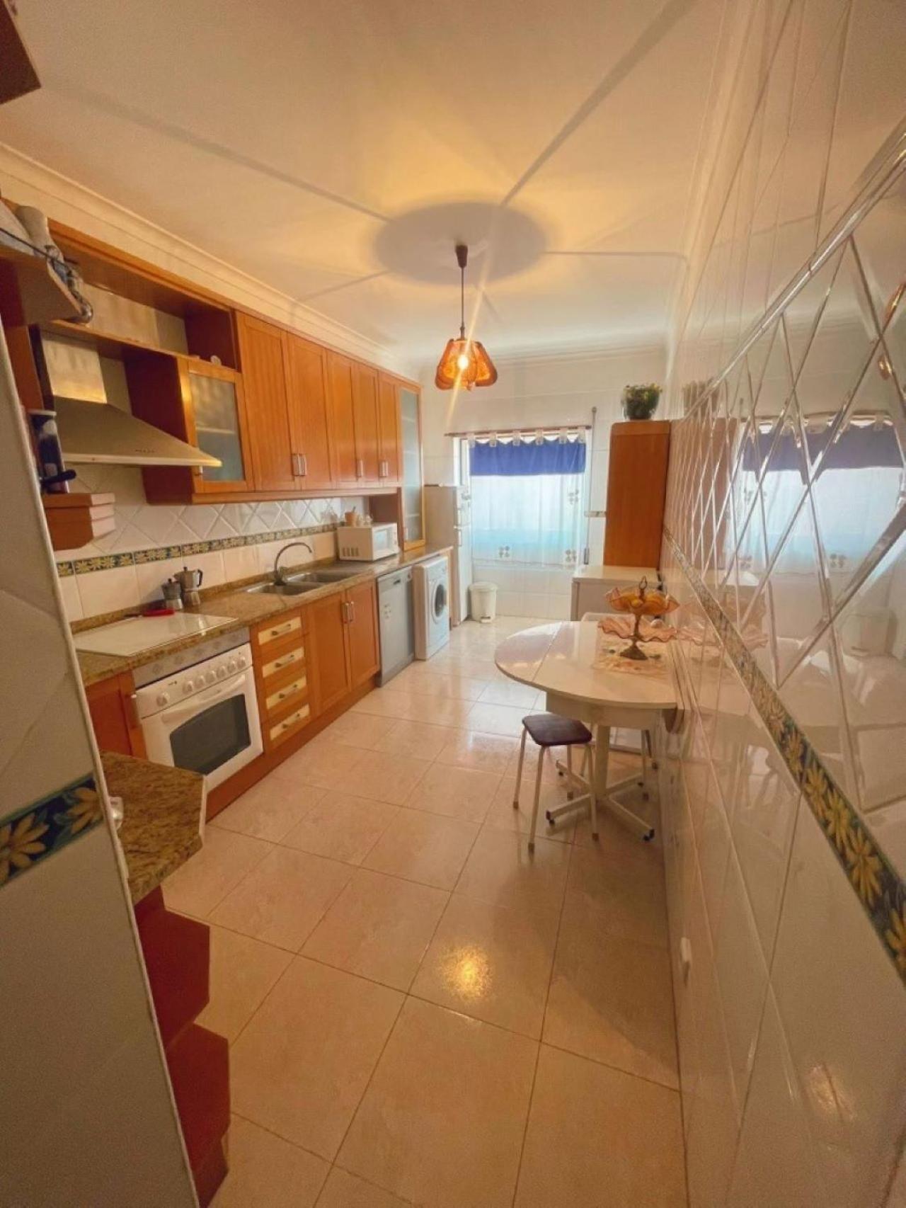 Entire 3 bed rooms Apartment with Private wc !