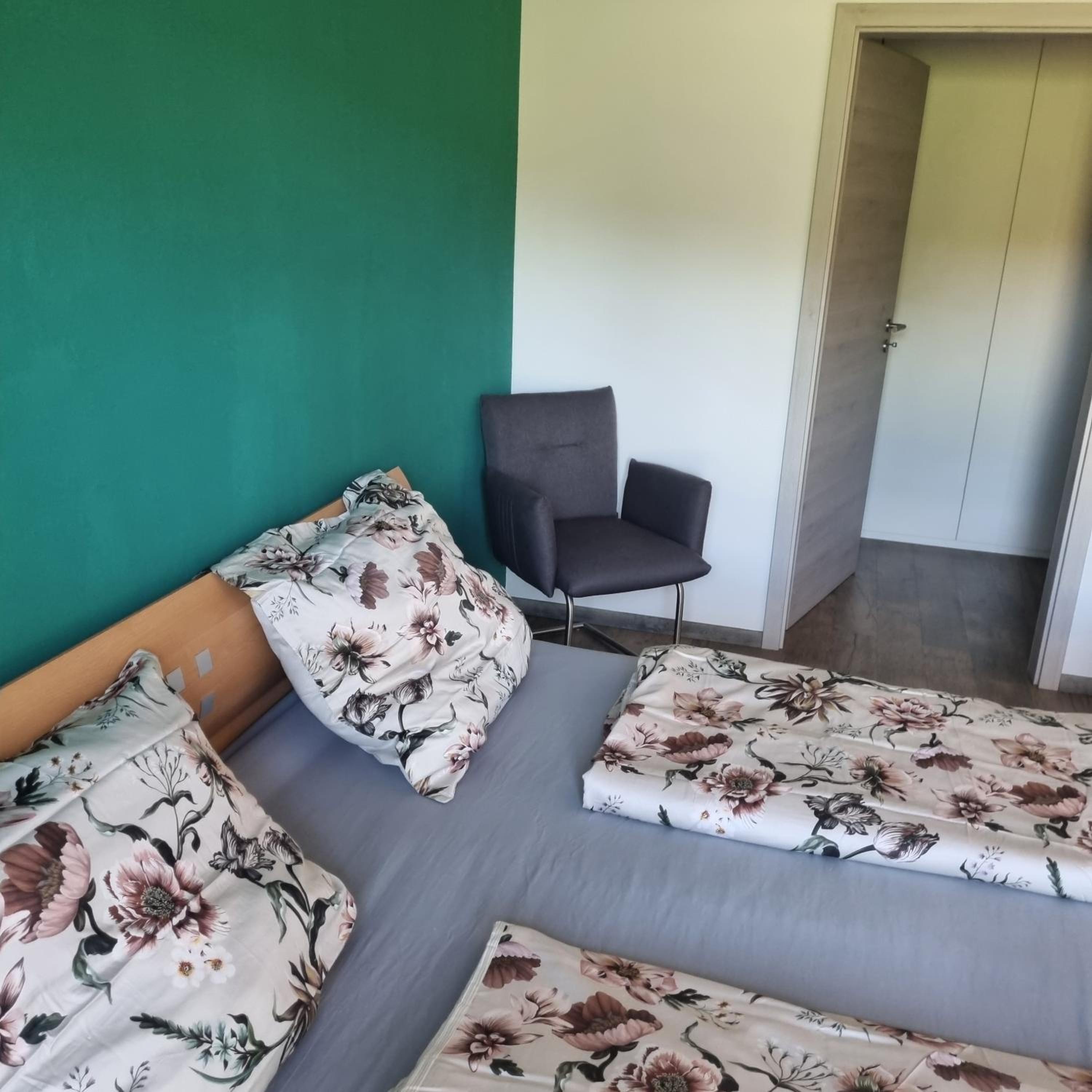 Ferienwohnung Wiesengrund, Ruhig im Ortsteil von Roth, nähe Rothsee, 25 min Messe Nbg