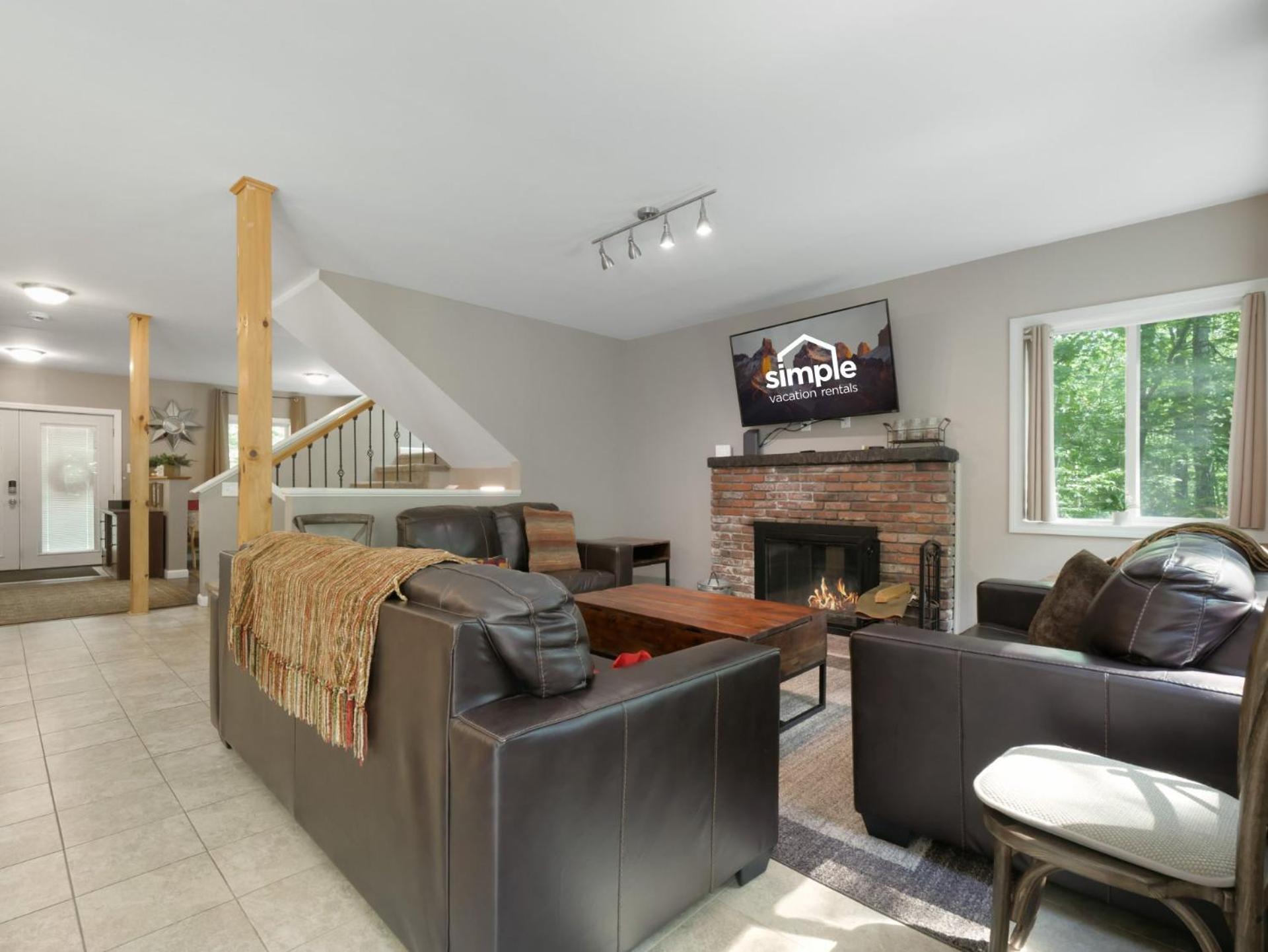 Killington Terrace Lodge - Spacious 5BR Killington Home with 2 Kitchens, Game Room & Pet Friendly
