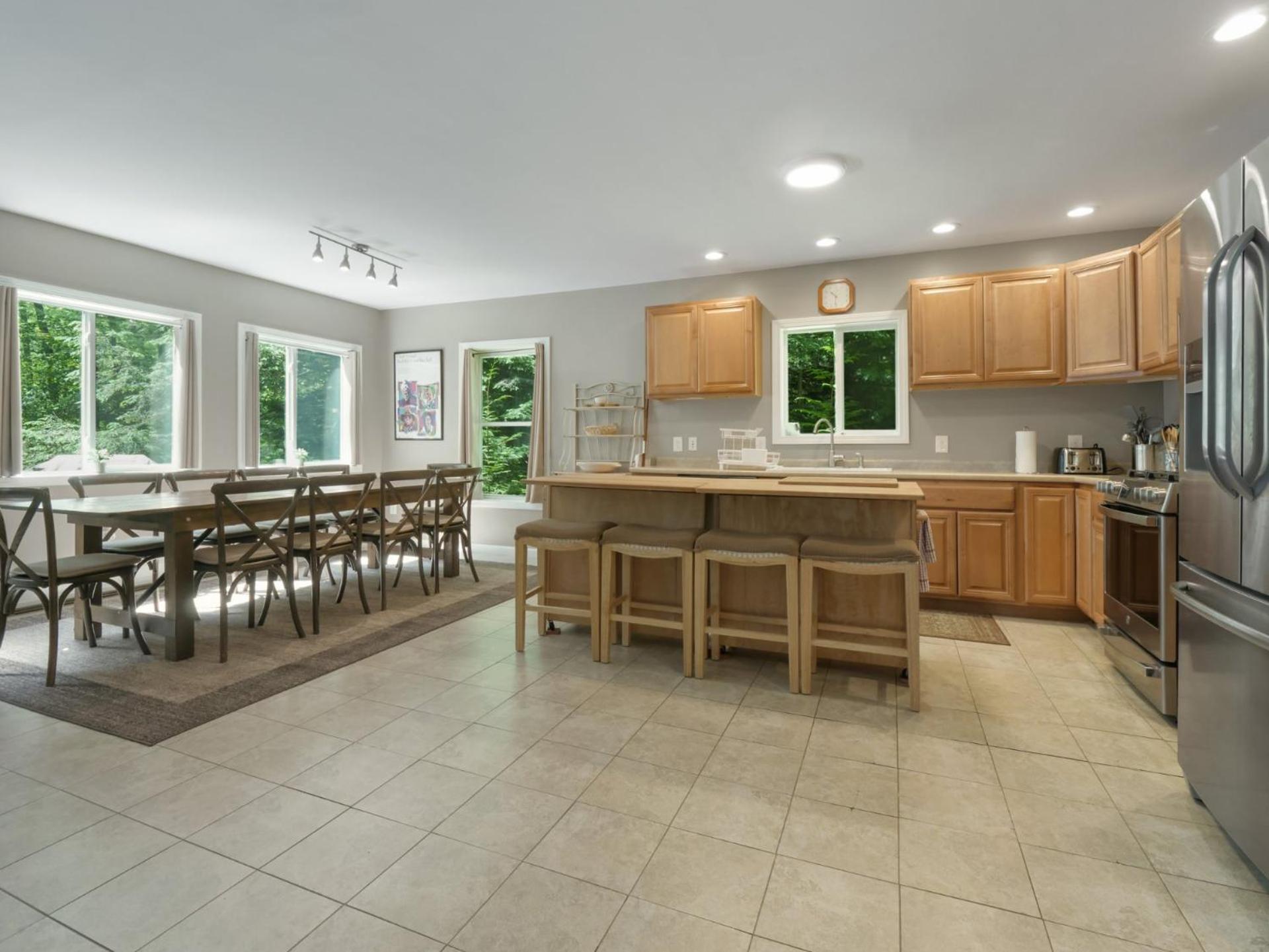 Killington Terrace Lodge - Spacious 5BR Killington Home with 2 Kitchens, Game Room & Pet Friendly
